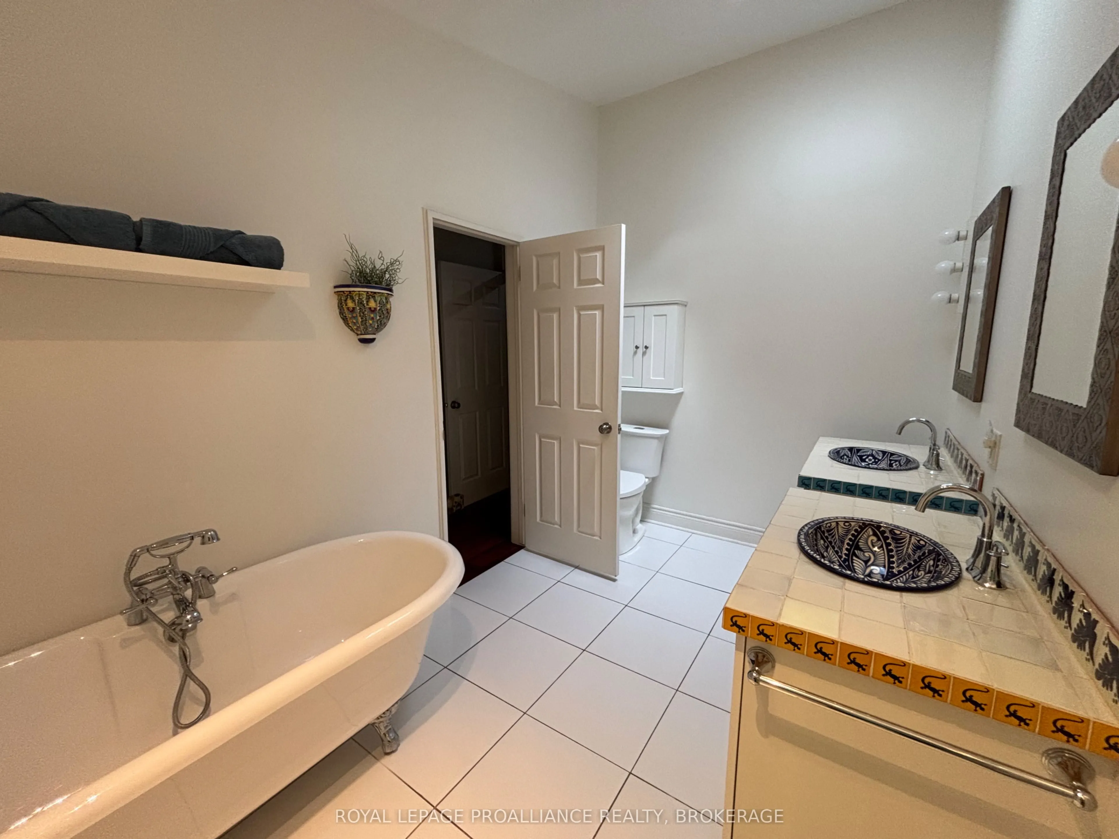 27 Riverside Drive