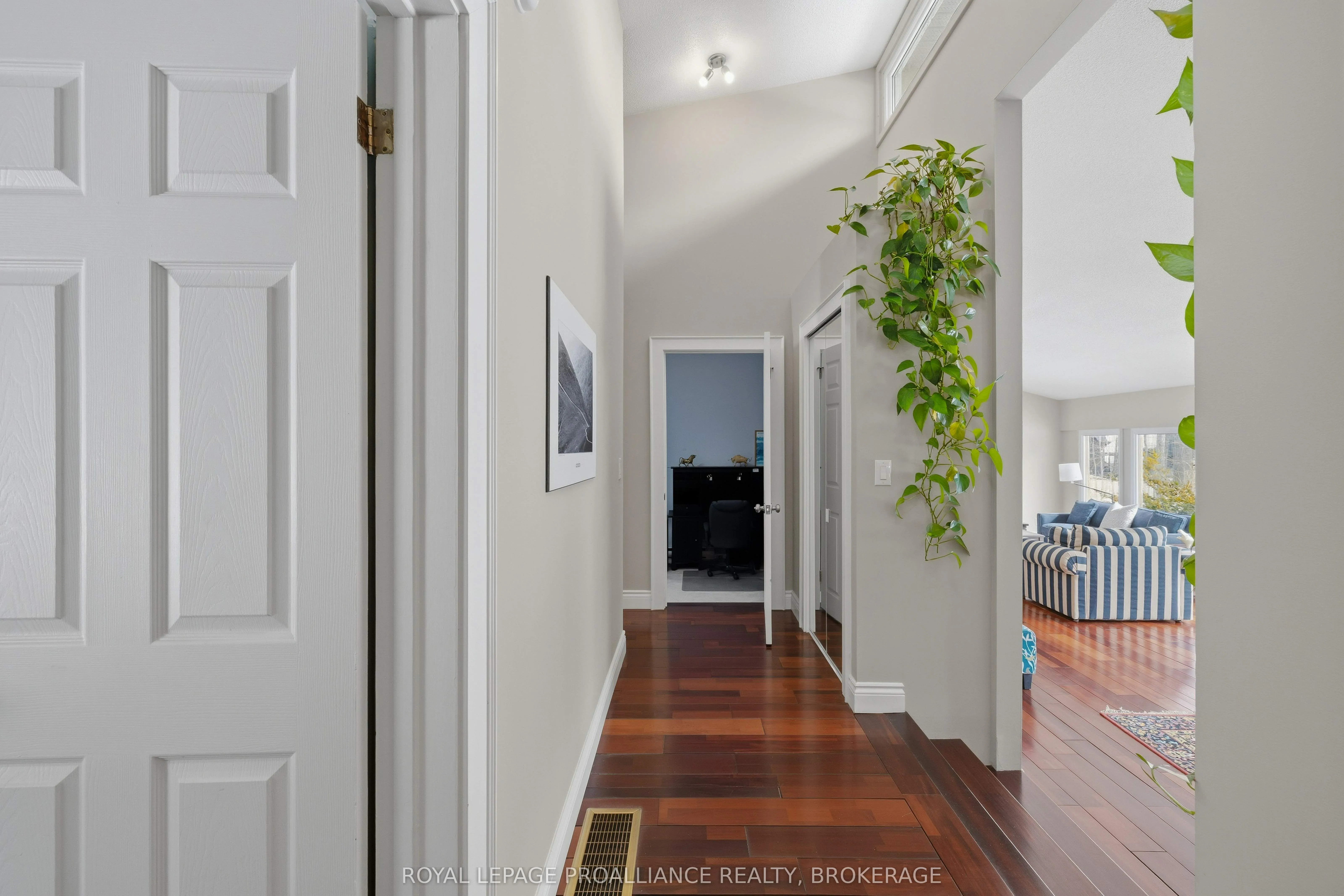 27 Riverside Drive