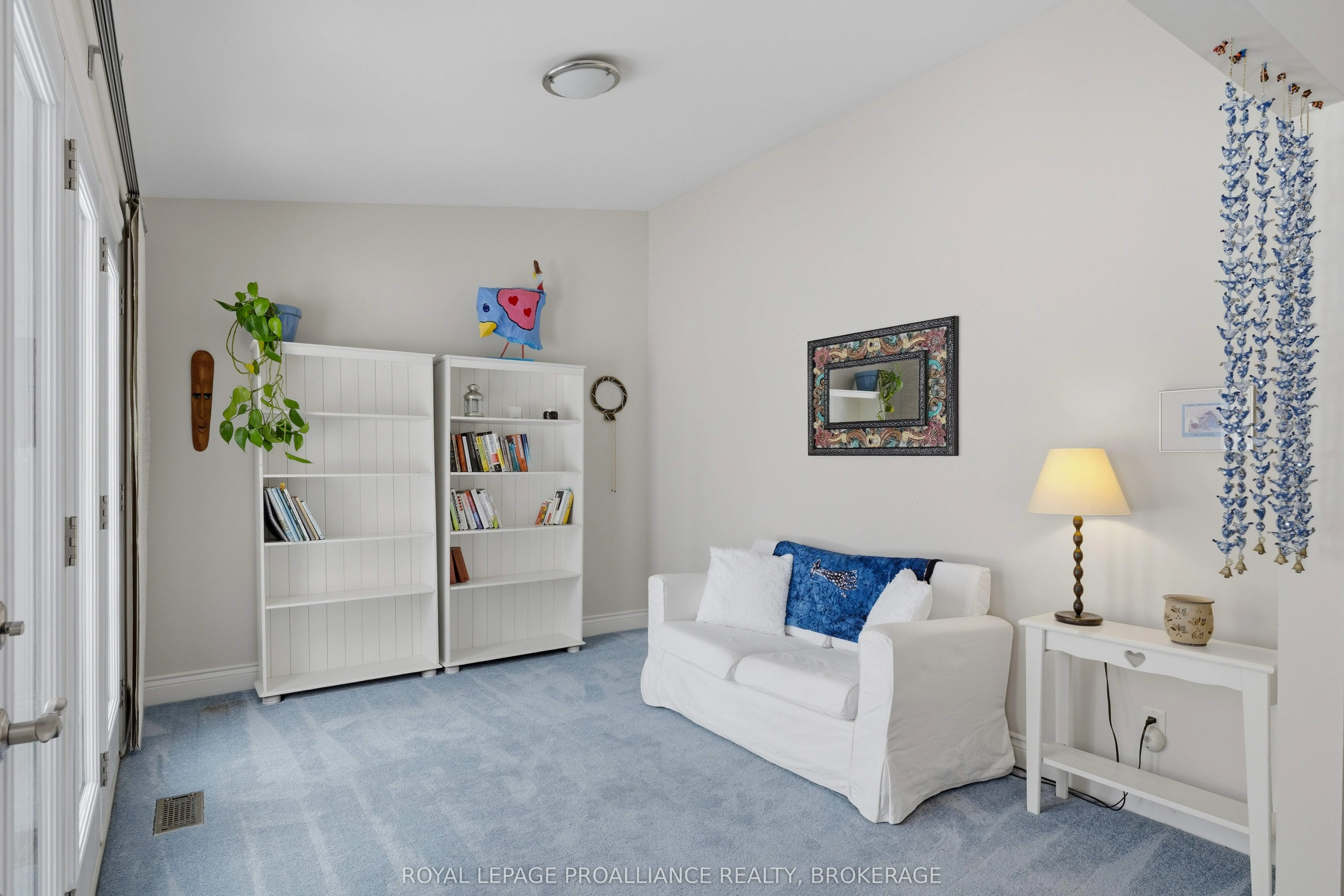 27 Riverside Drive