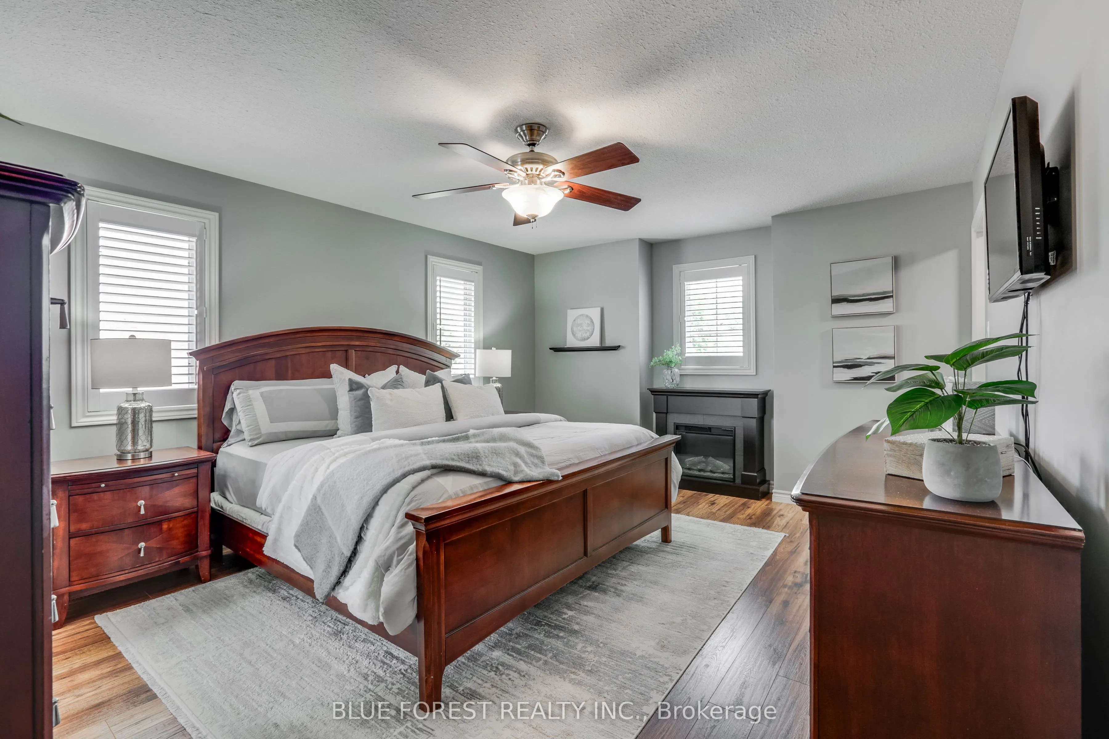 175 Forest Grove Crescent