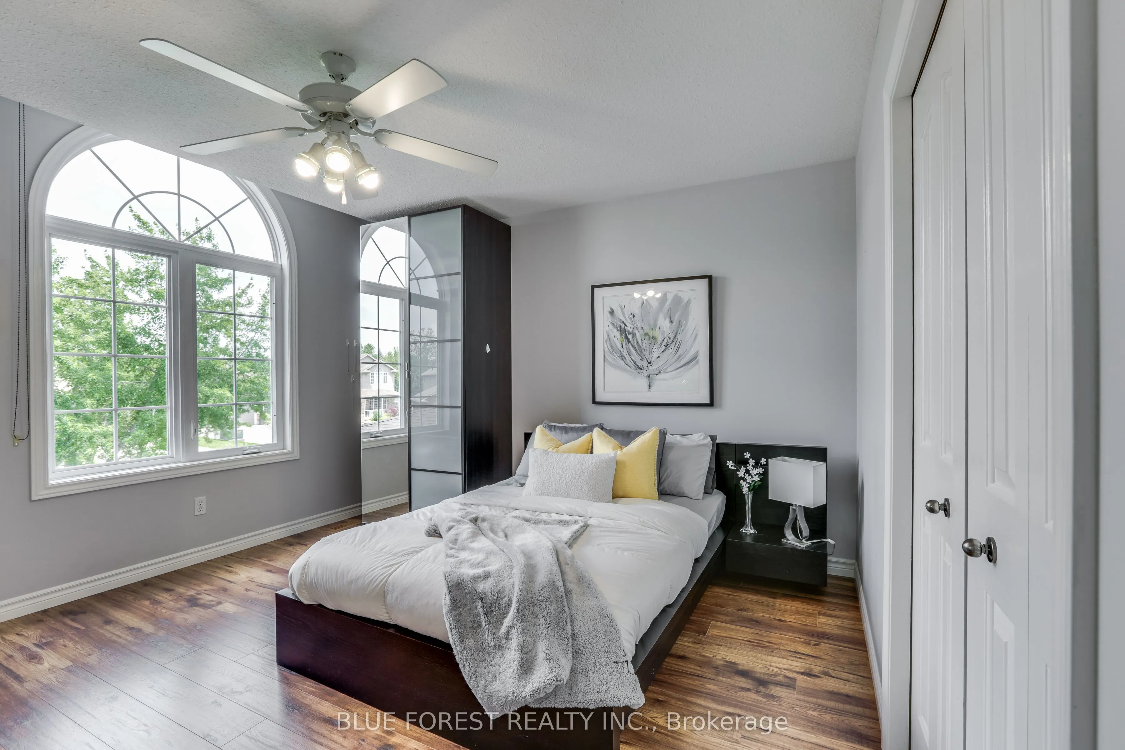 175 Forest Grove Crescent