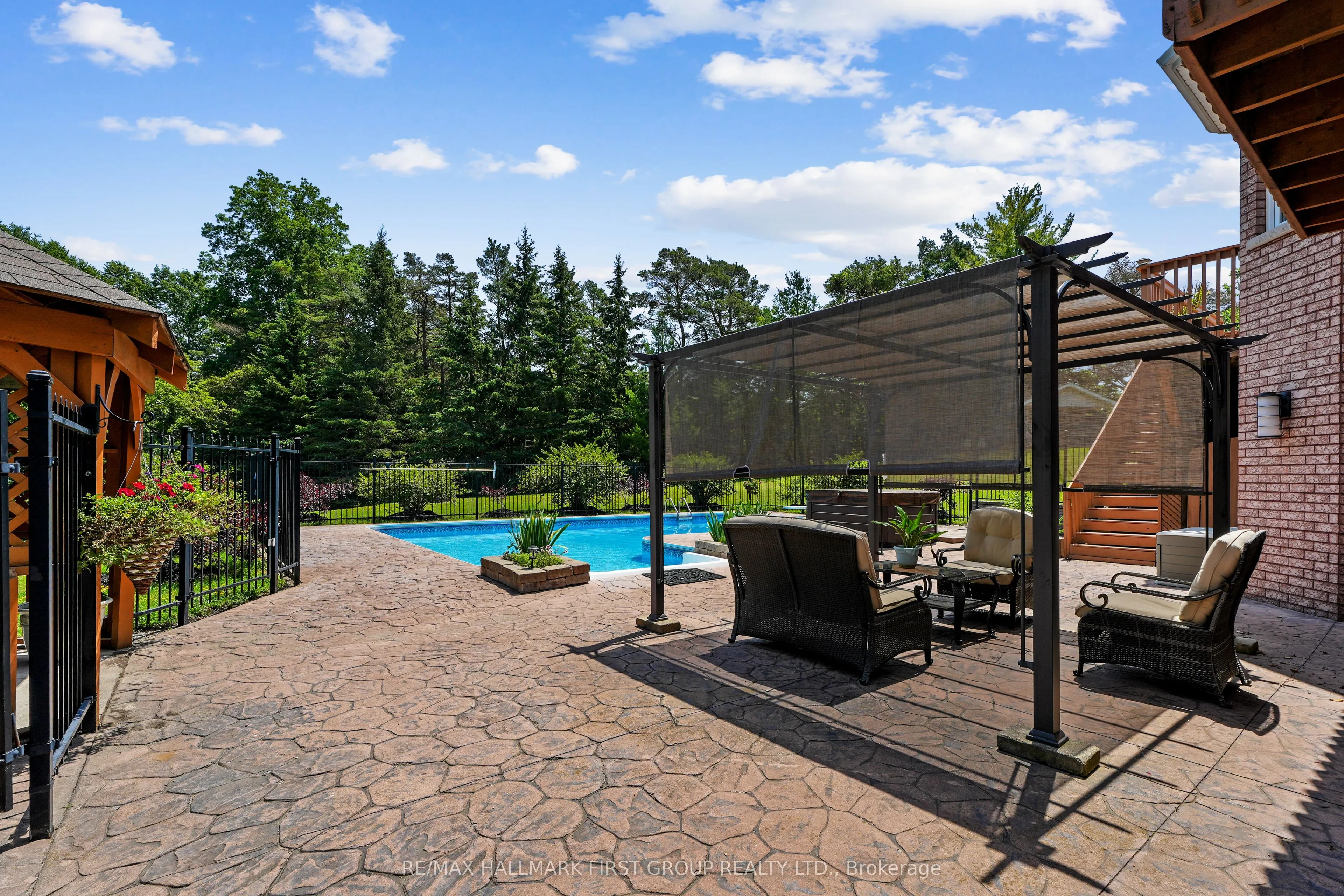 3211 Charbrook Crescent