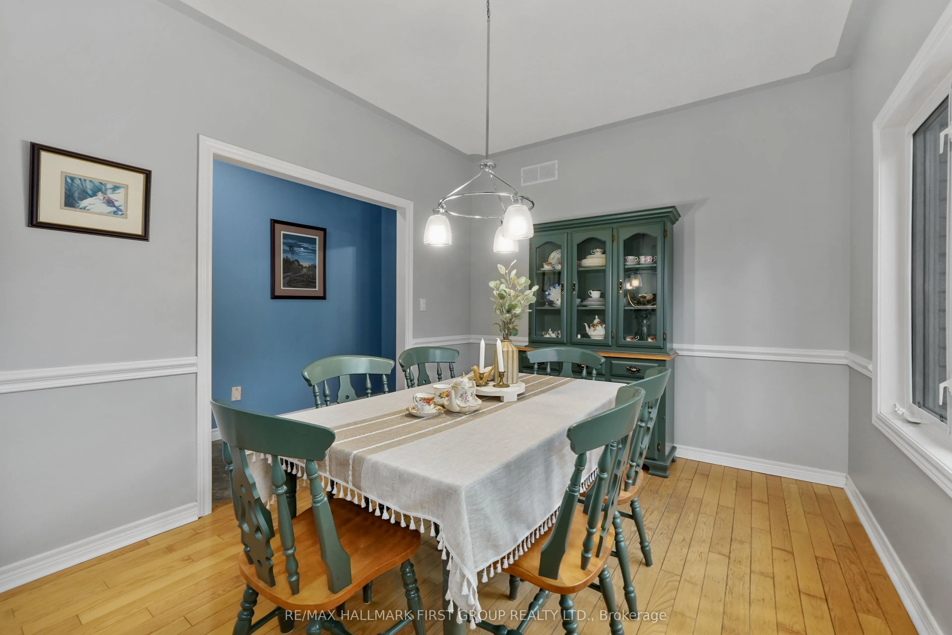 3211 Charbrook Crescent