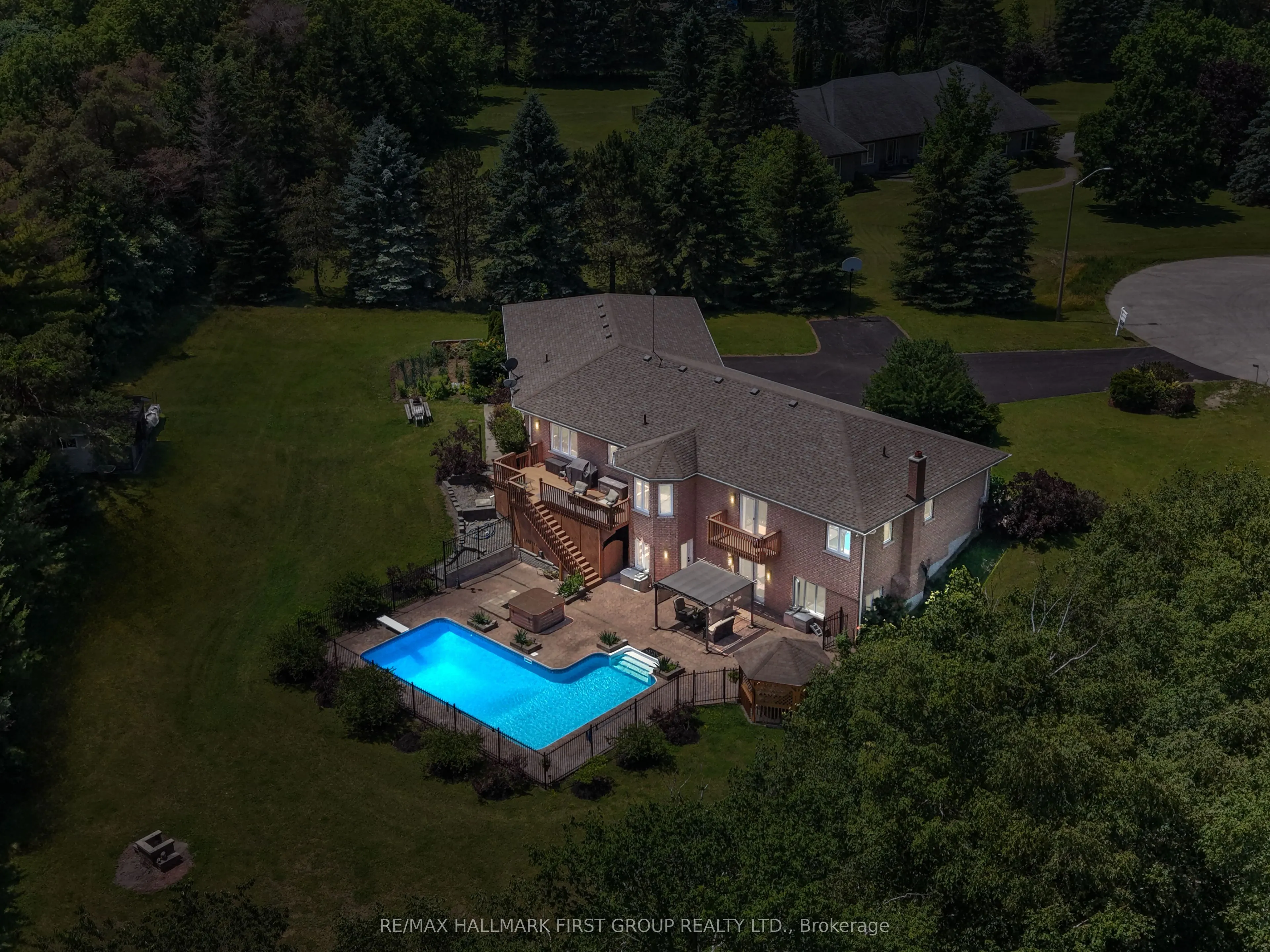 3211 Charbrook Crescent