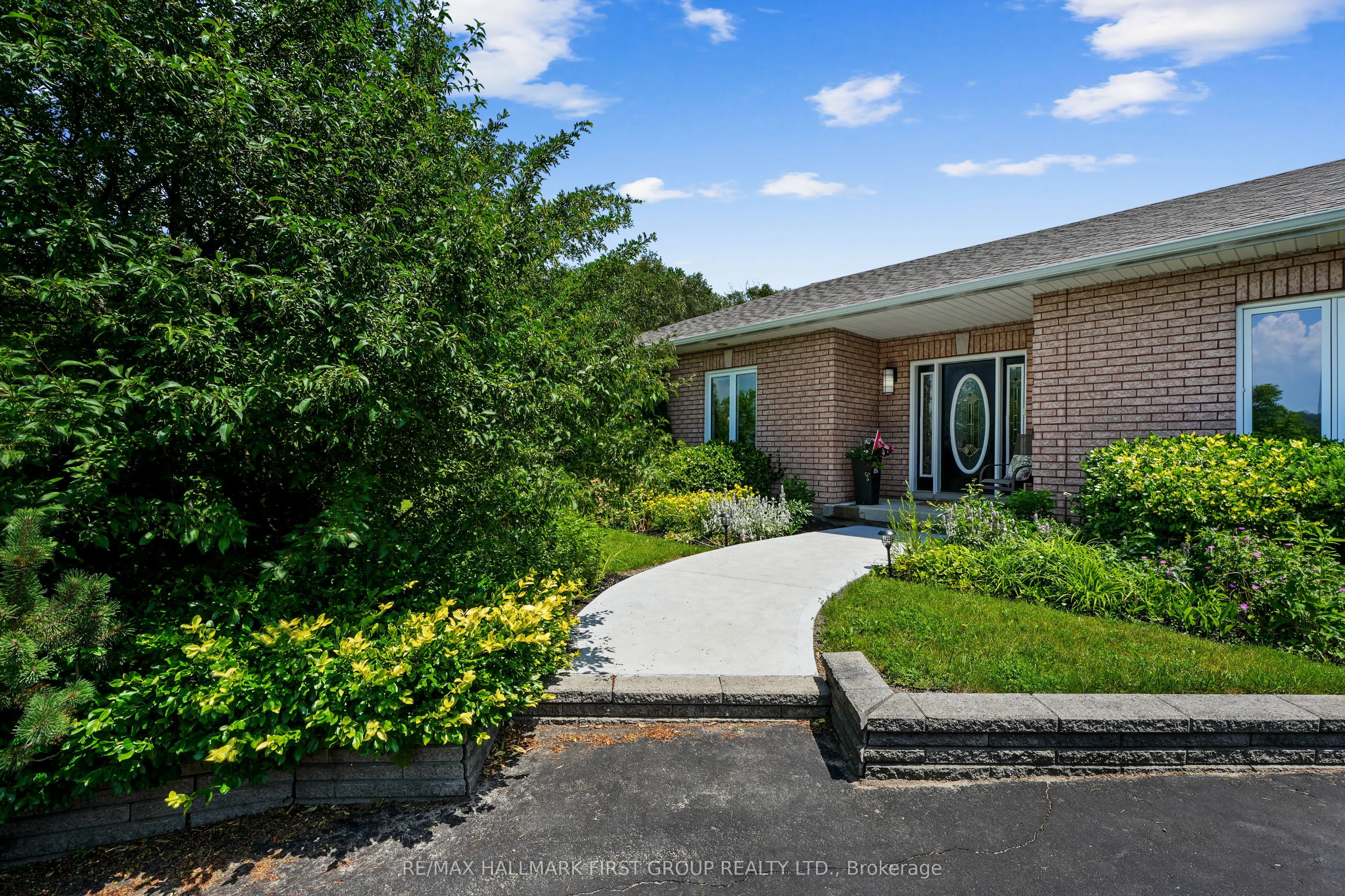 3211 Charbrook Crescent