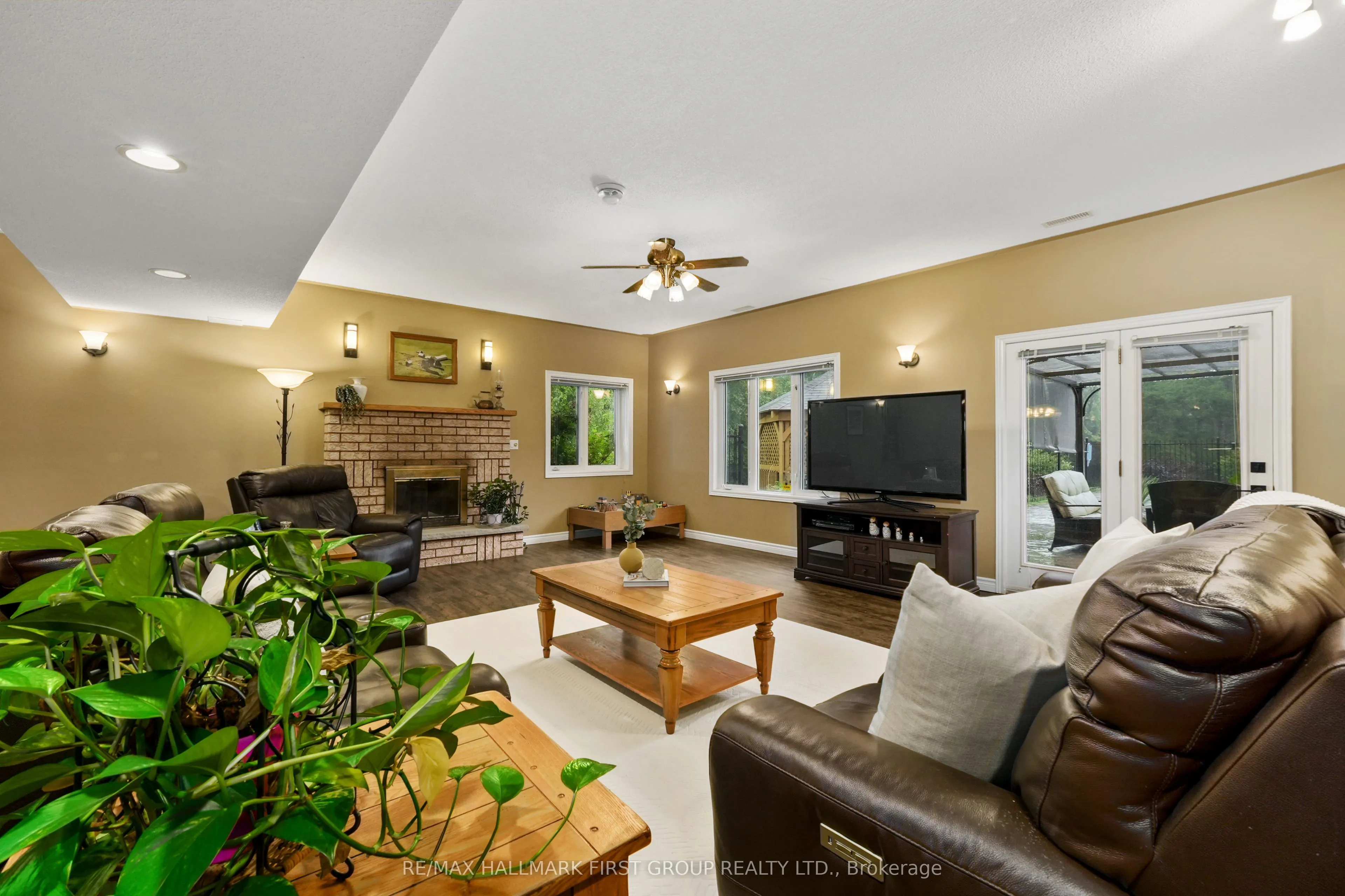 3211 Charbrook Crescent
