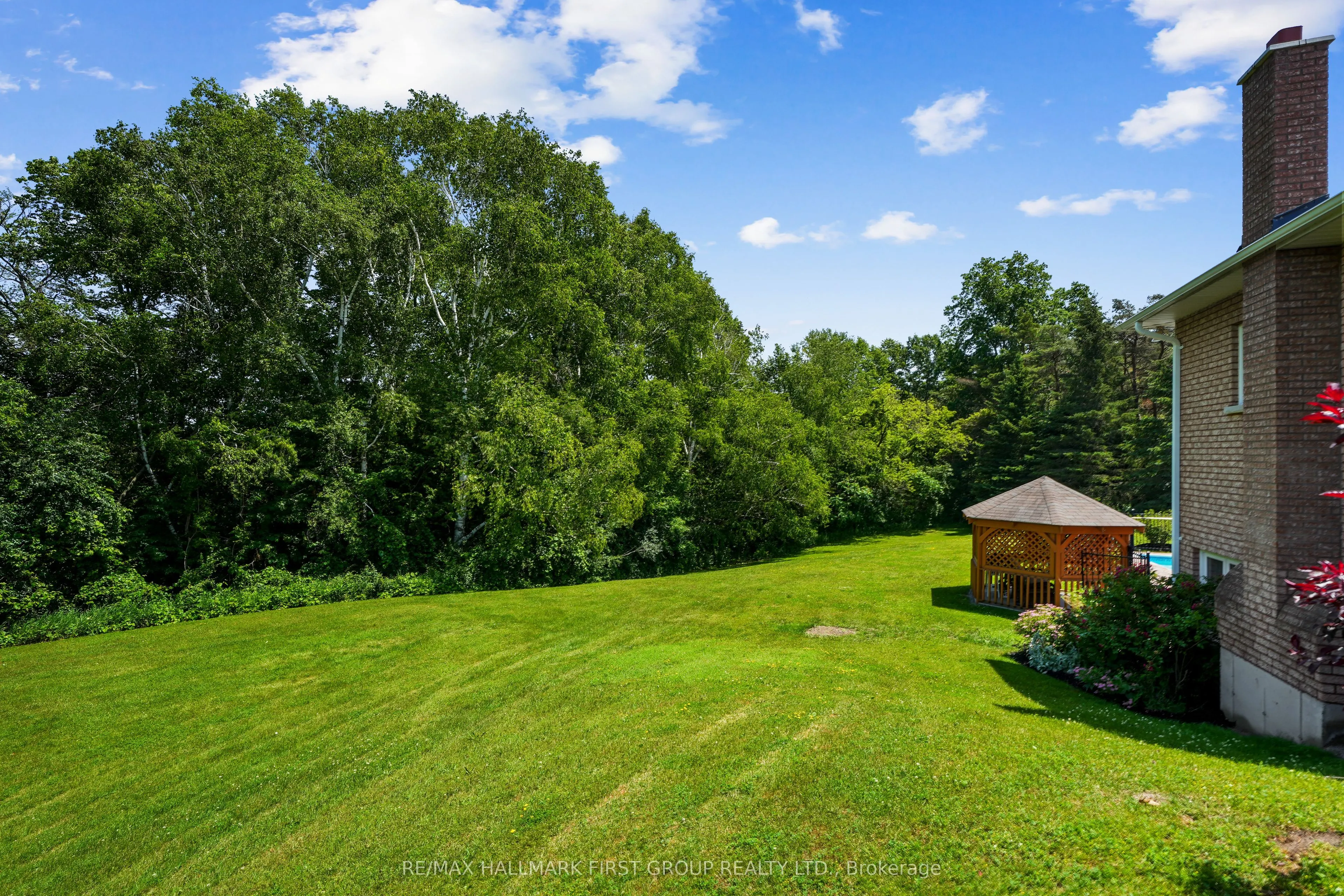 3211 Charbrook Crescent