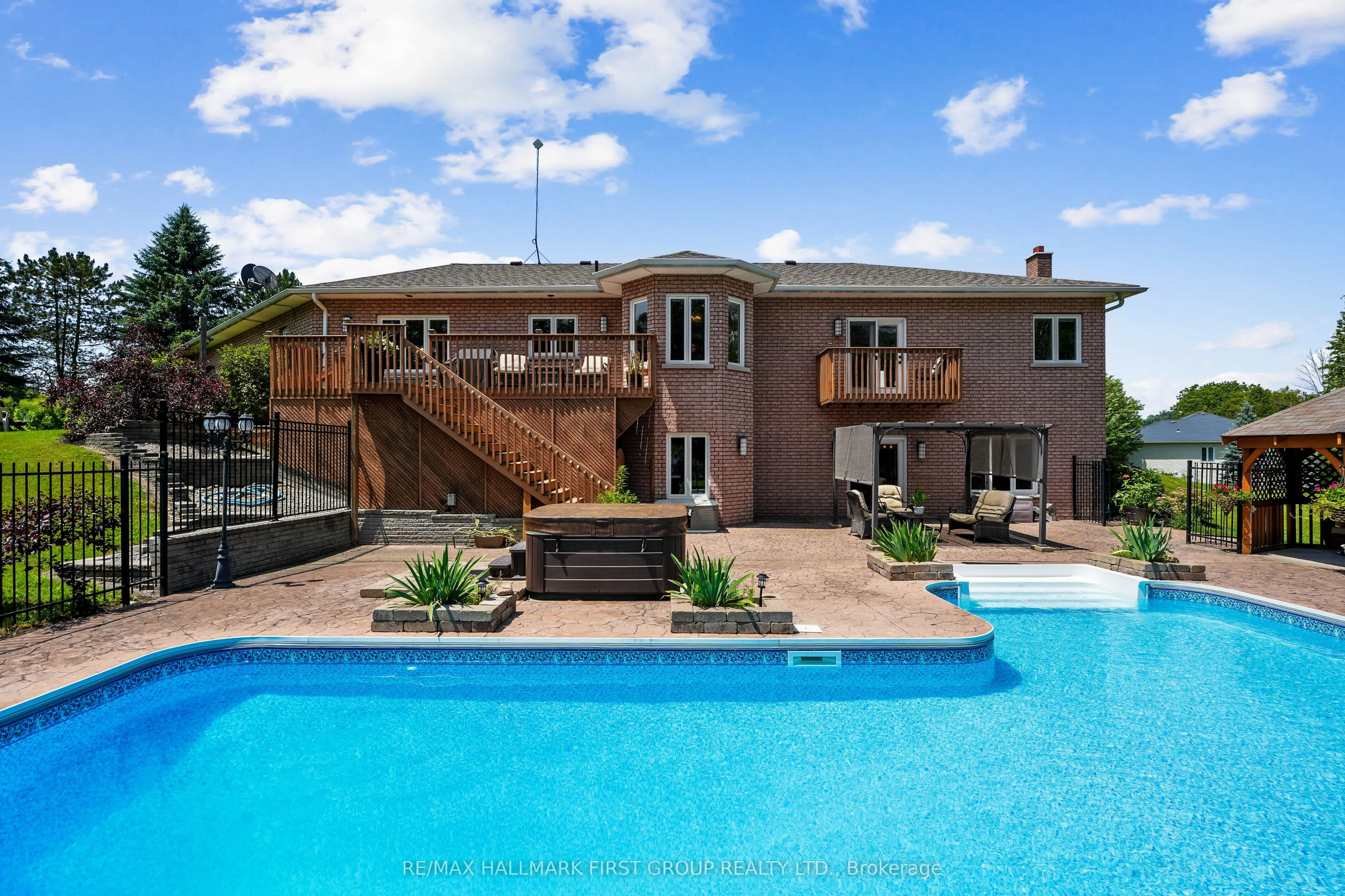 3211 Charbrook Crescent