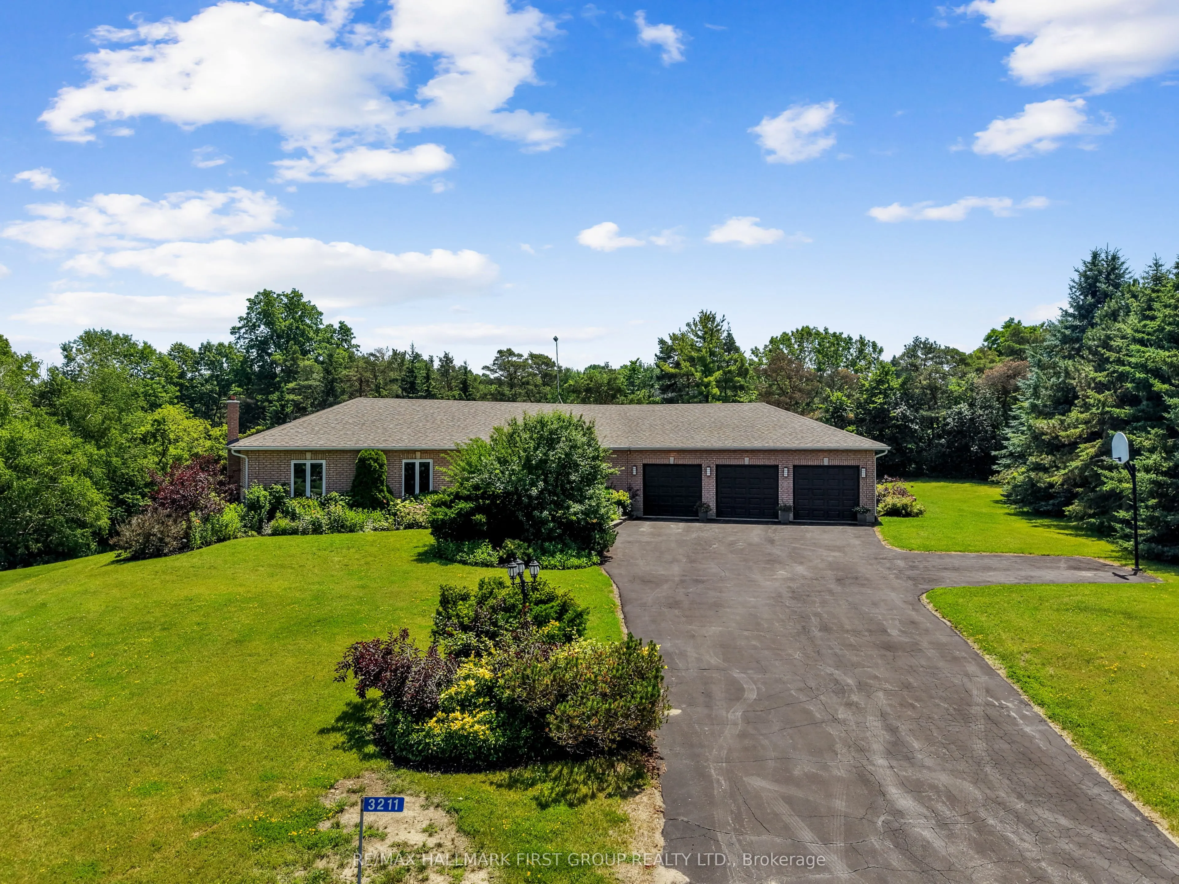 3211 Charbrook Crescent