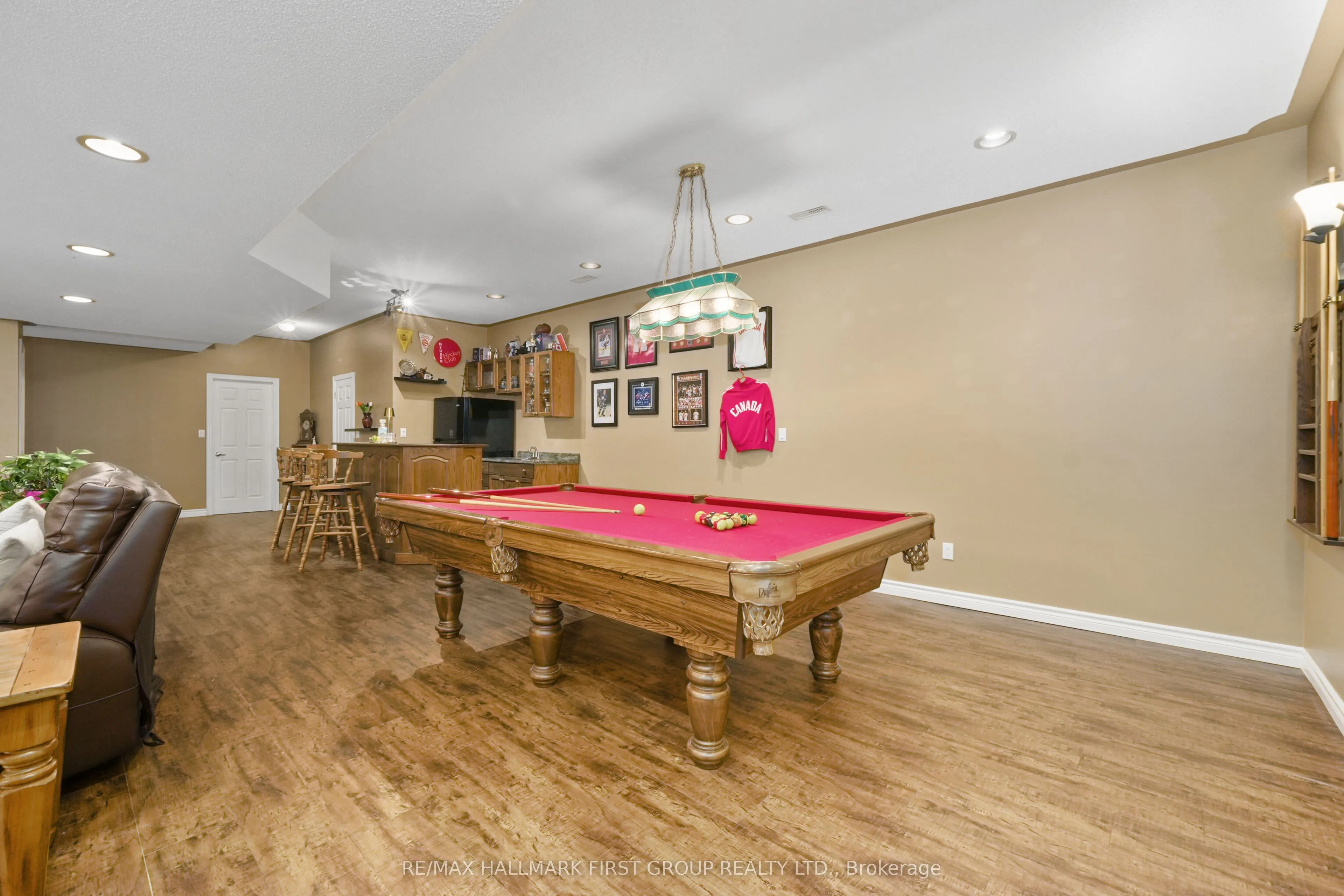 3211 Charbrook Crescent