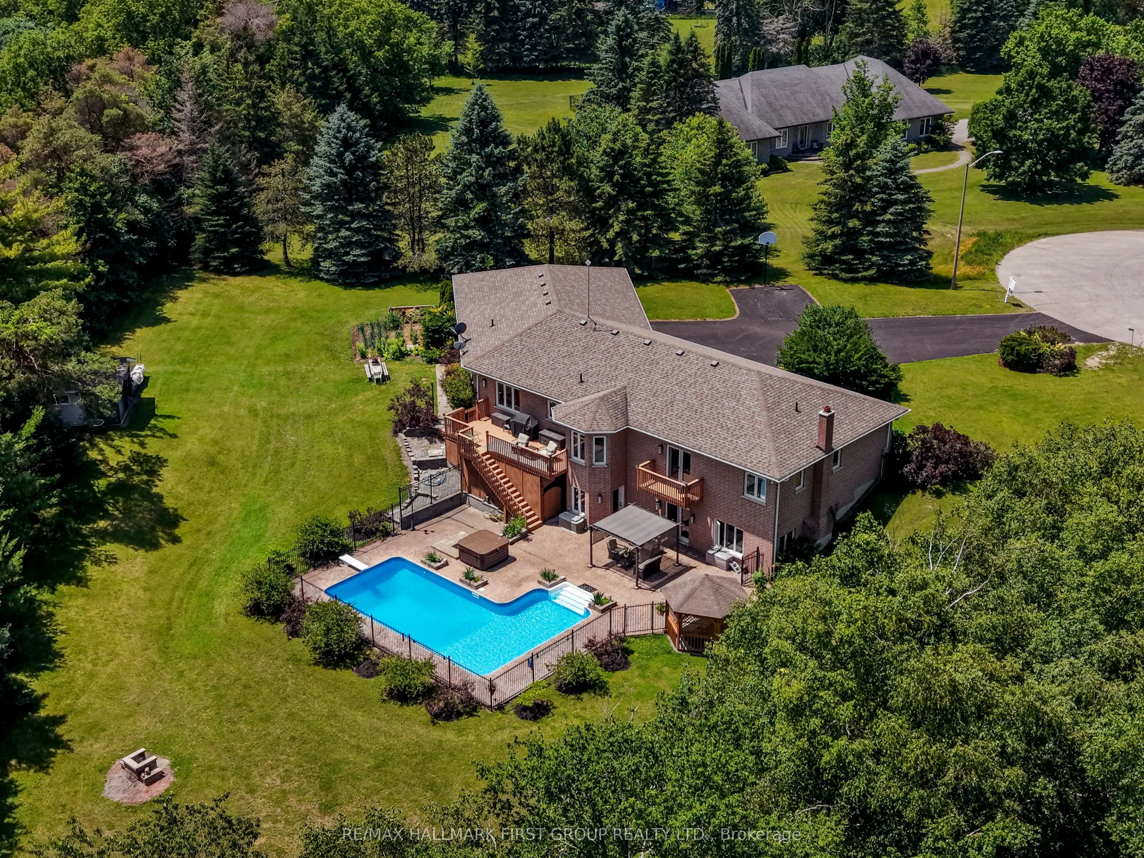 3211 Charbrook Crescent