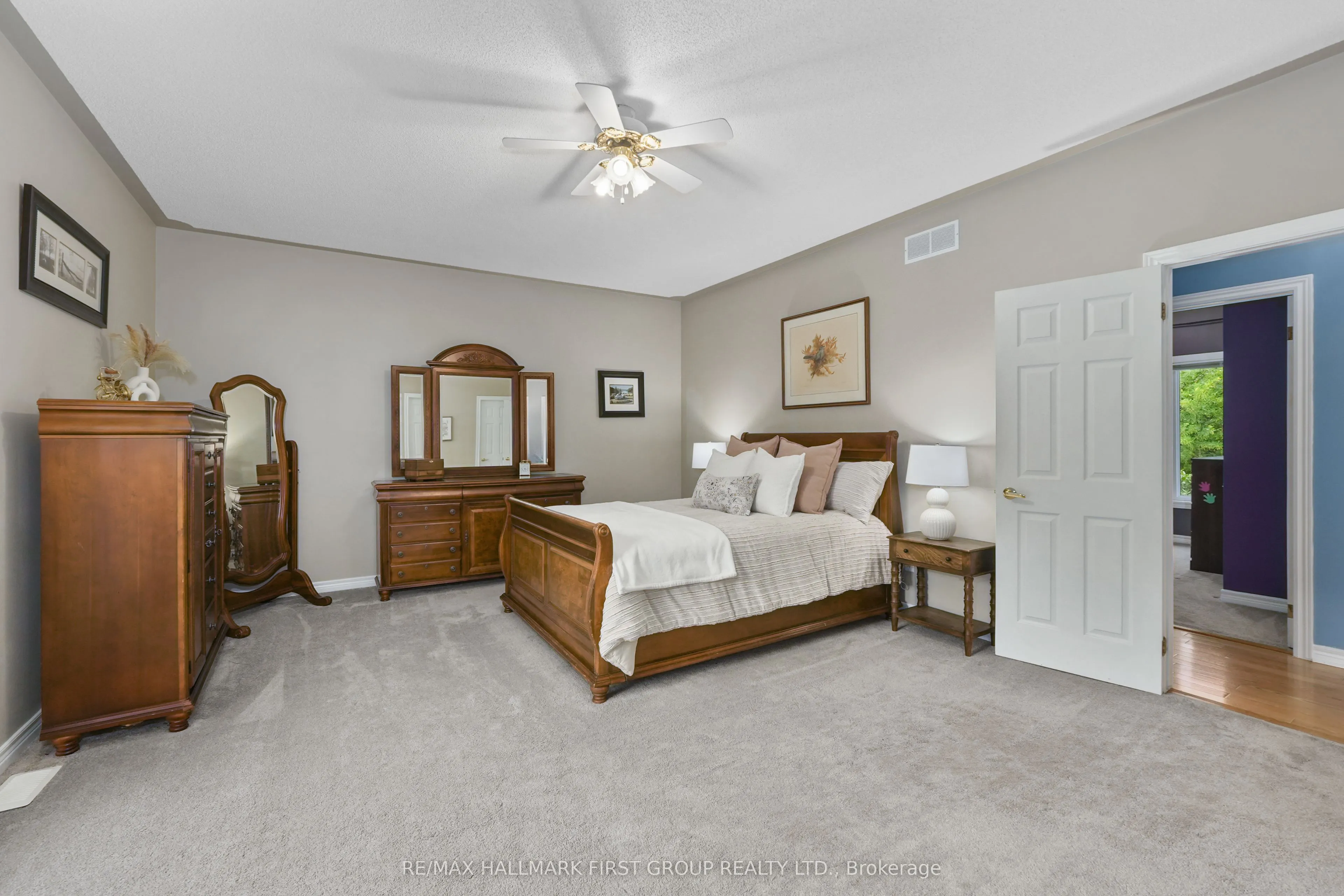 3211 Charbrook Crescent