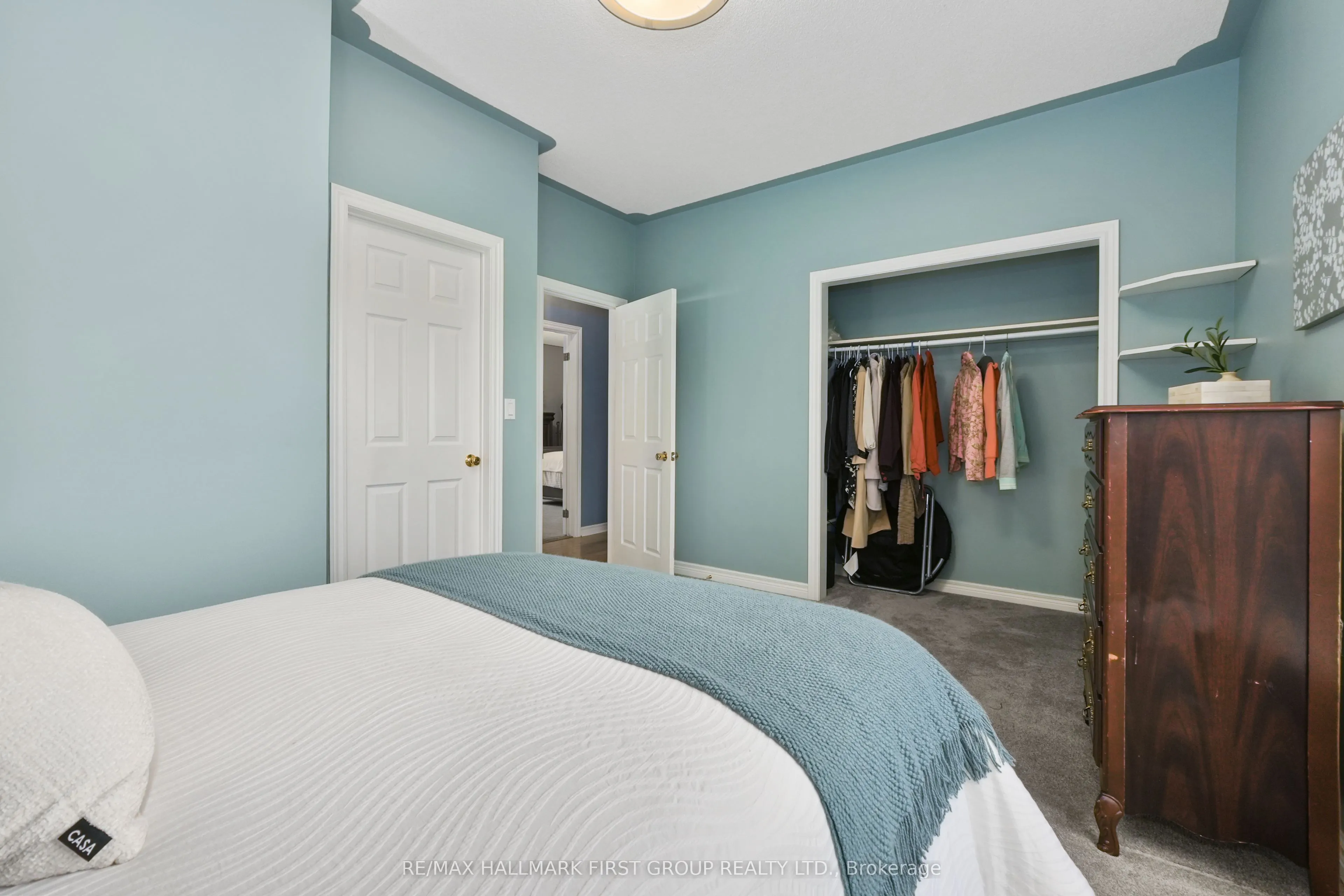 3211 Charbrook Crescent