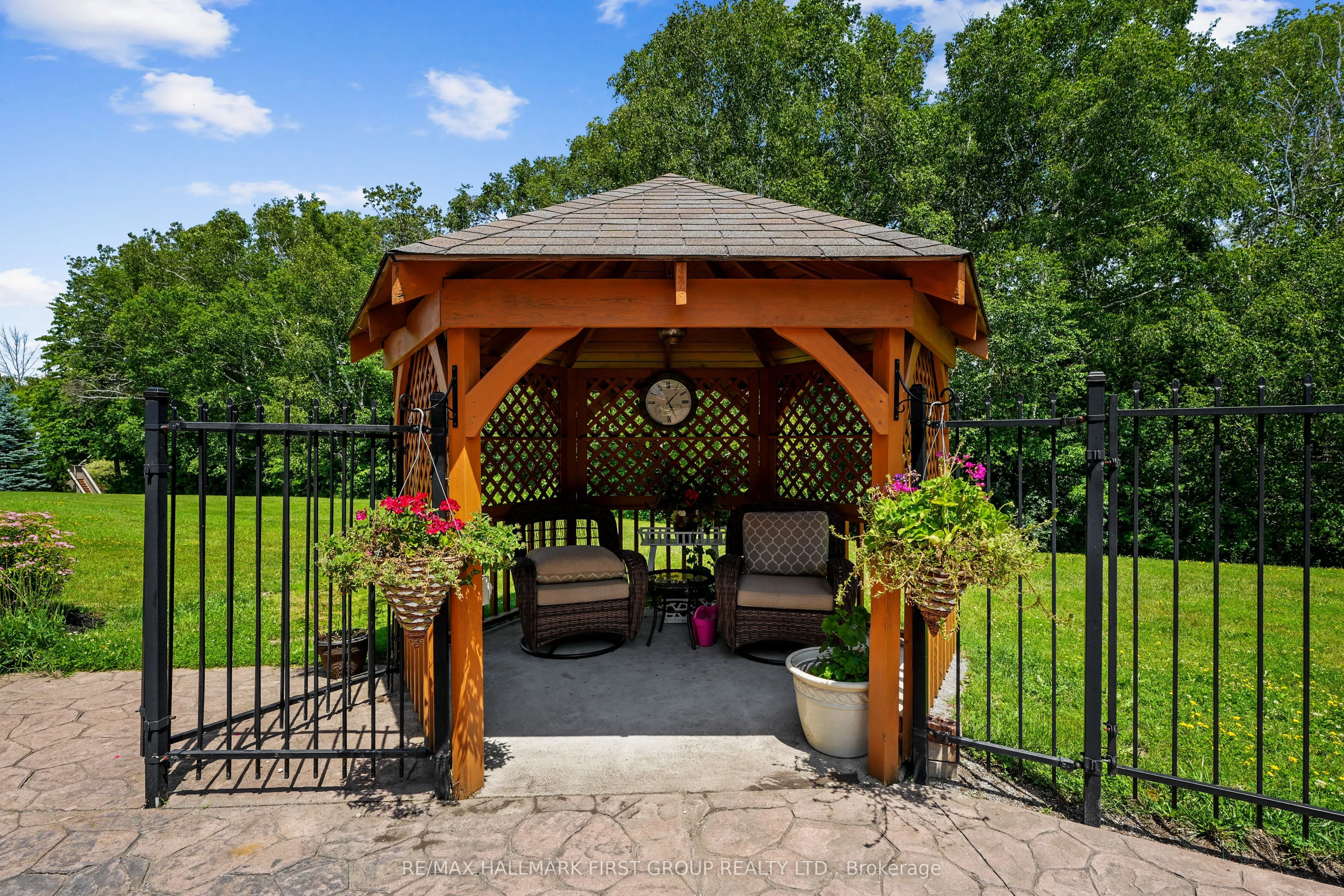 3211 Charbrook Crescent