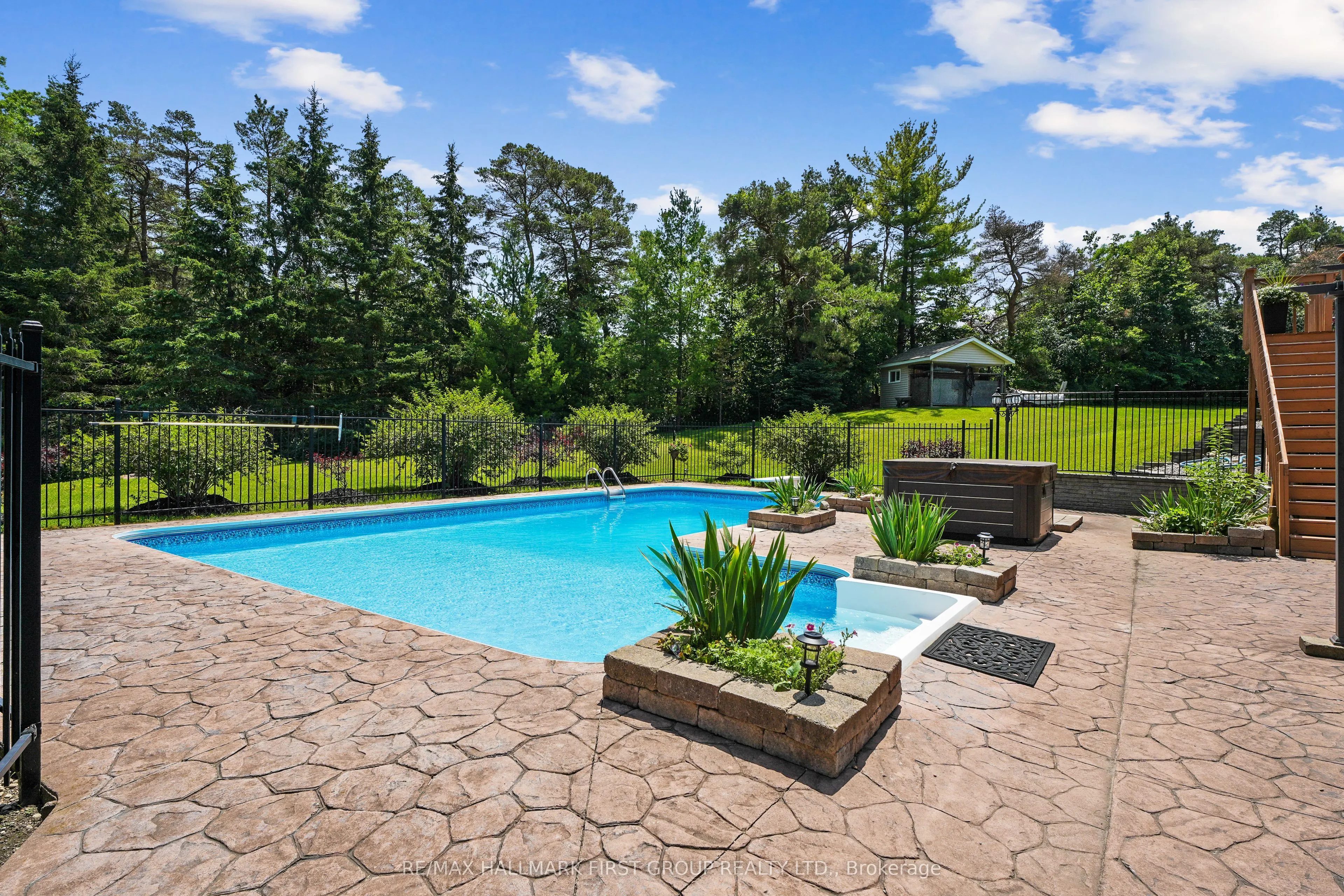 3211 Charbrook Crescent