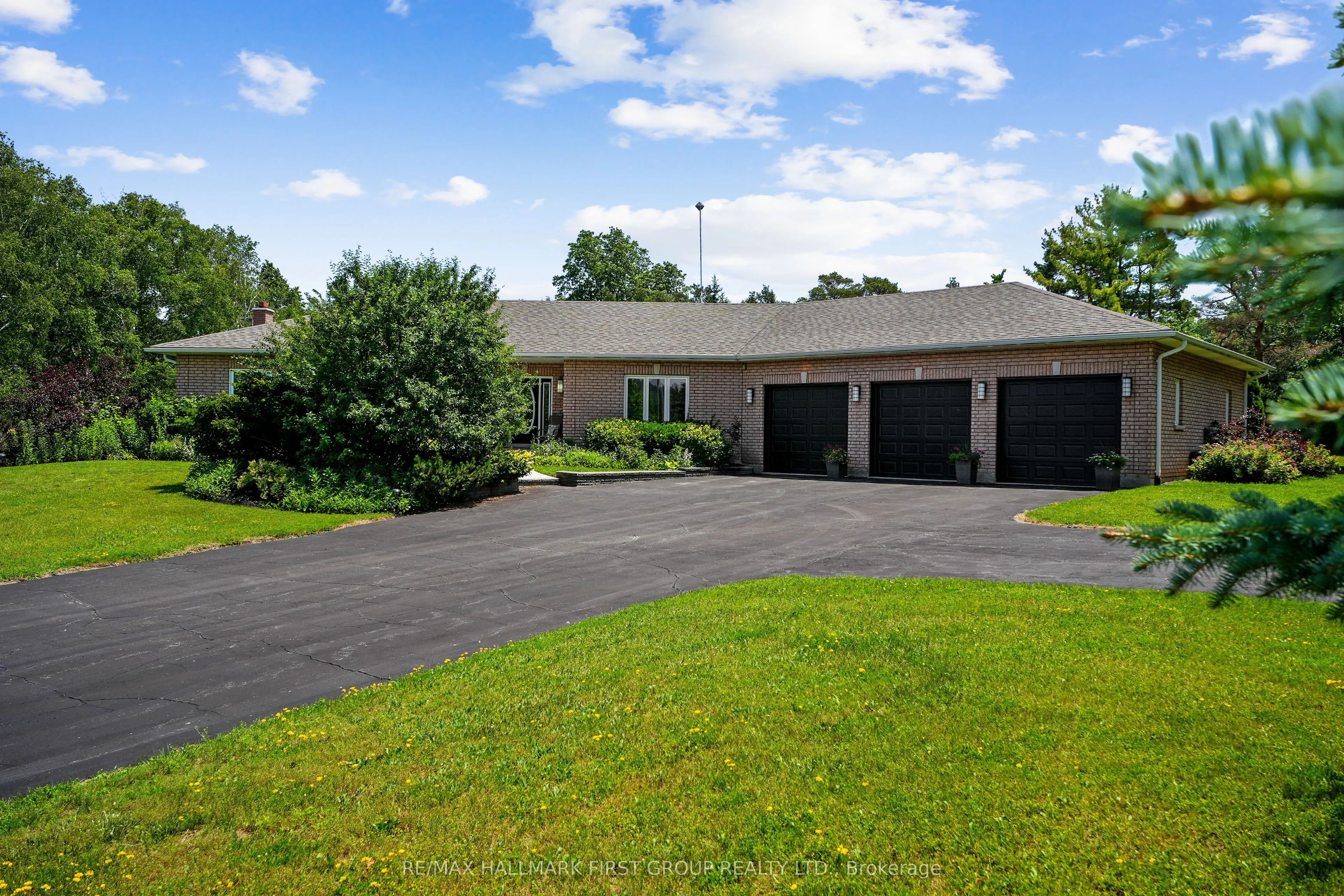 3211 Charbrook Crescent