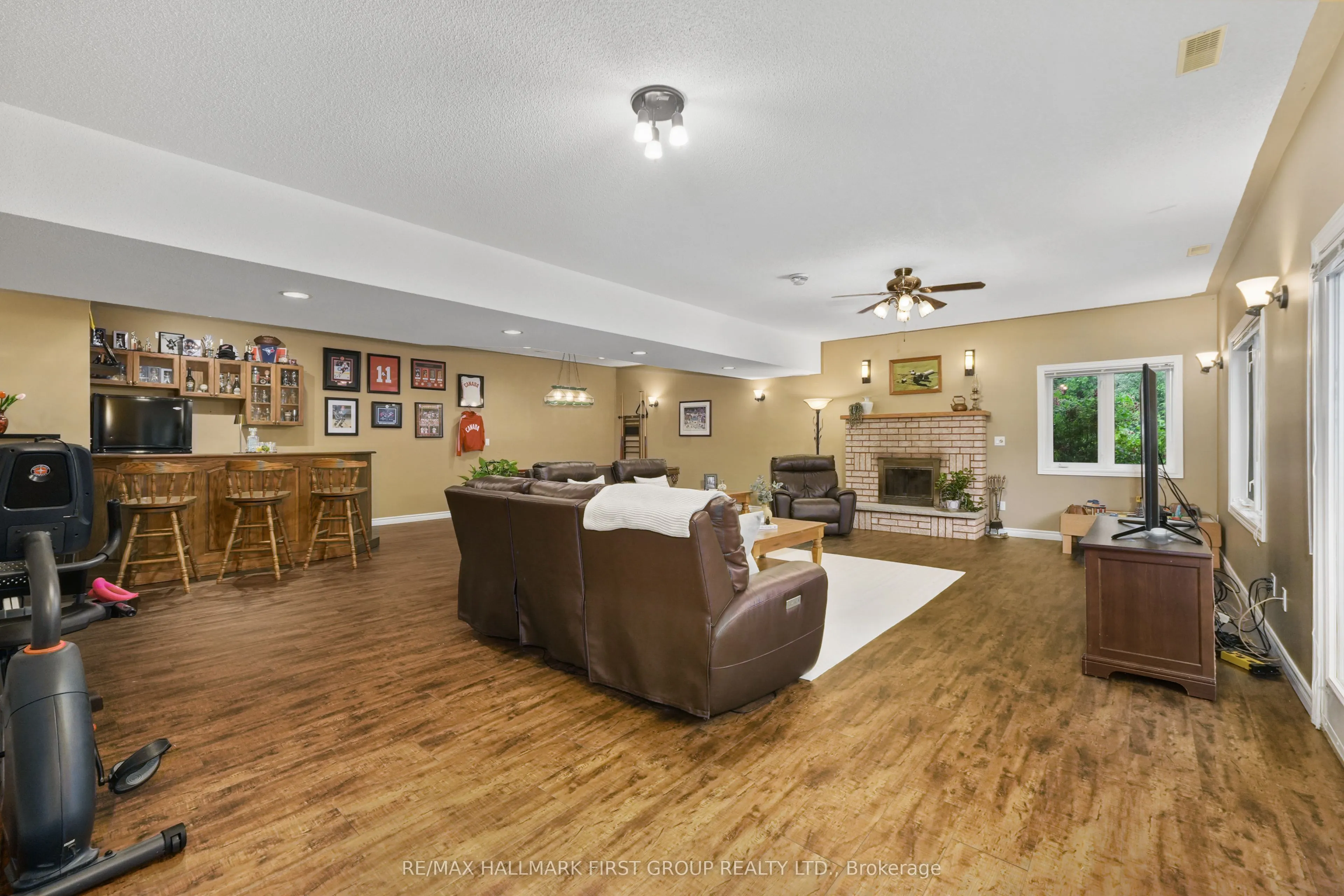 3211 Charbrook Crescent