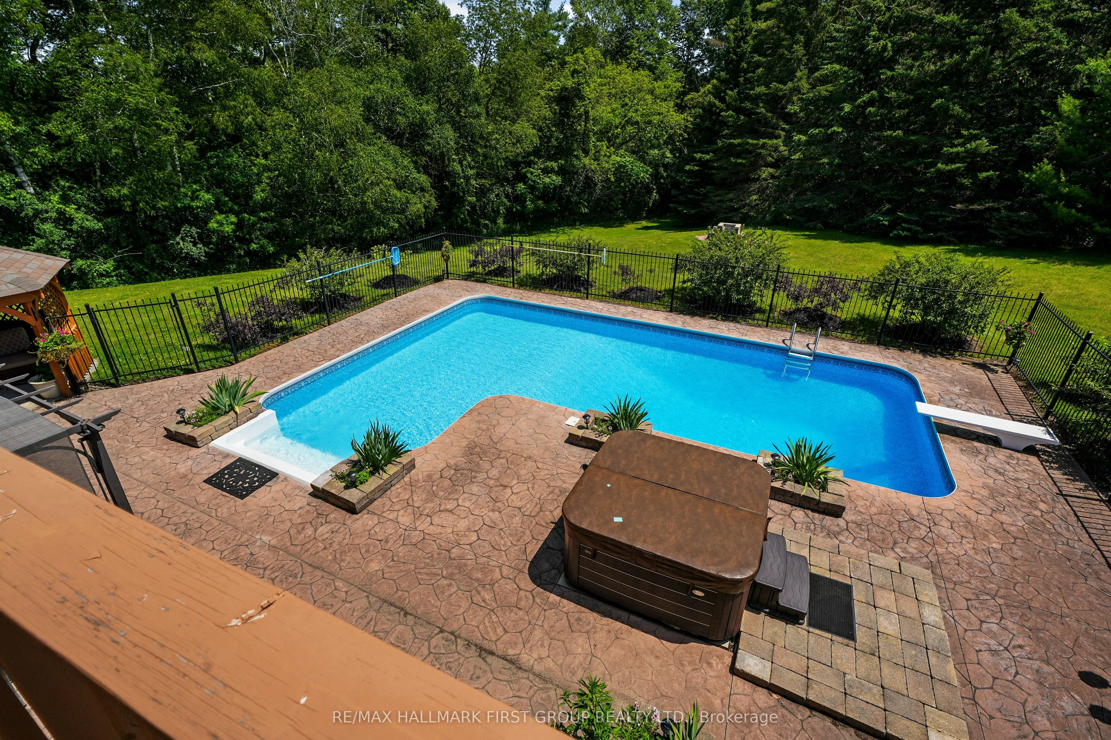 3211 Charbrook Crescent