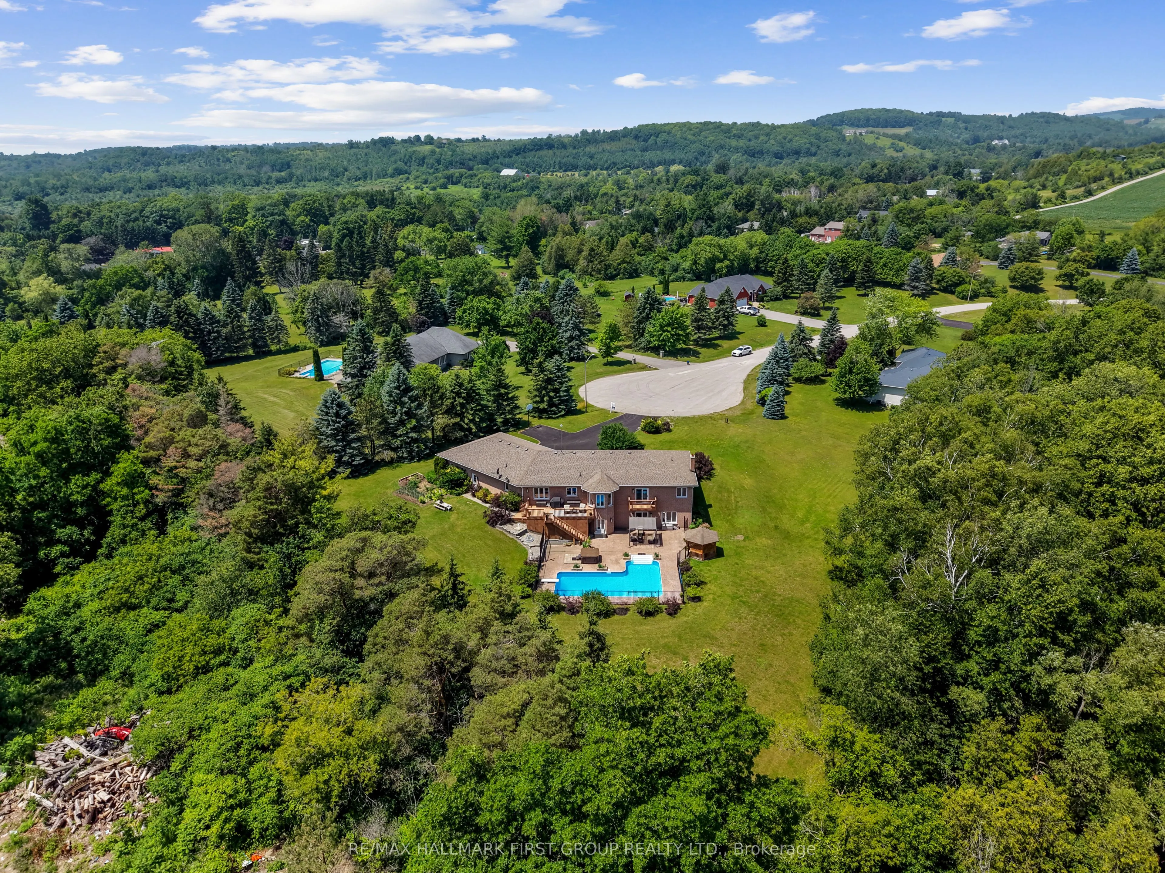 3211 Charbrook Crescent