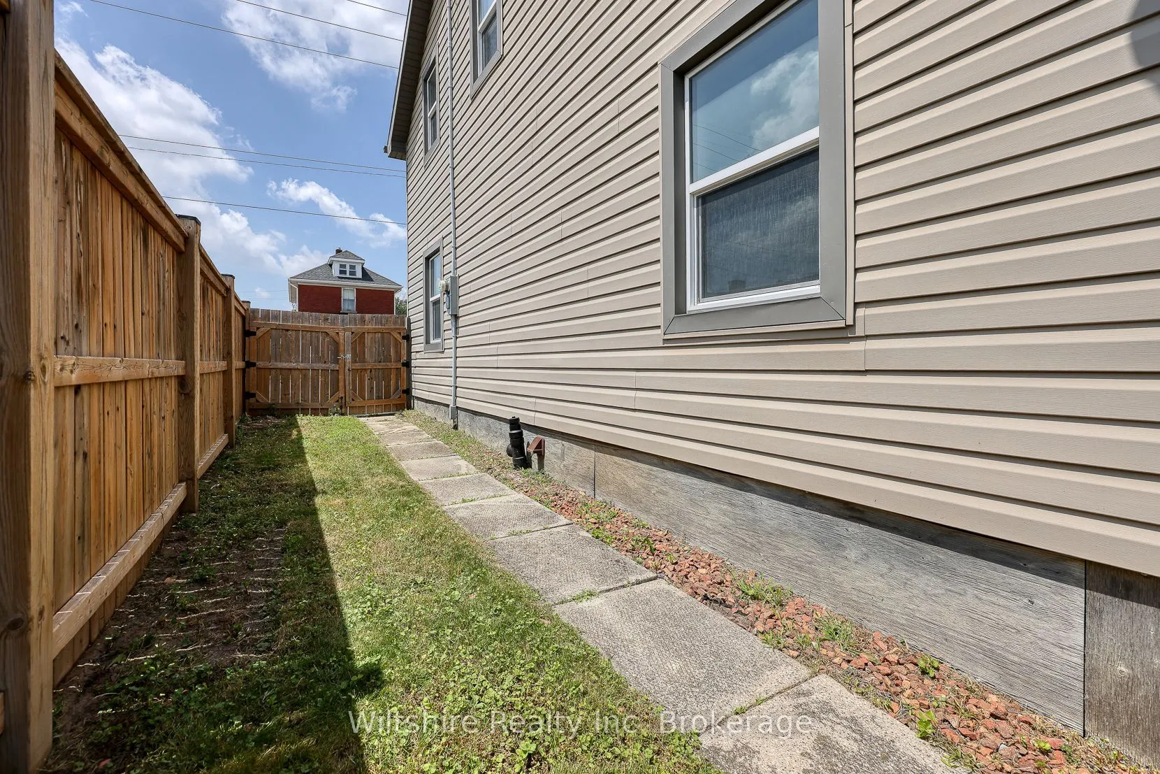 52 Bidwell Street