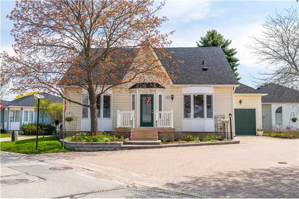 195 Silverbirch Boulevard