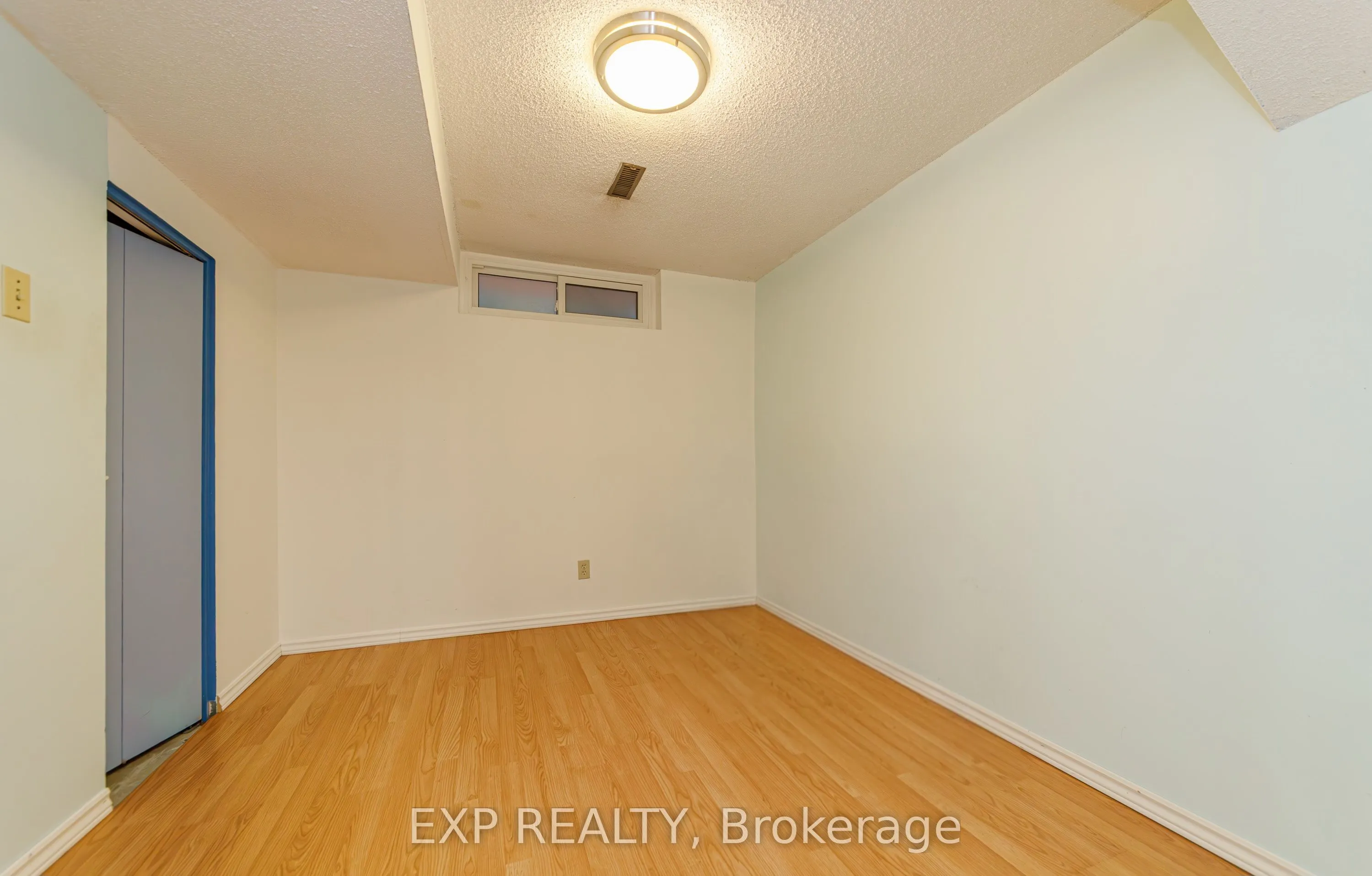 1237 Cedarcroft Crescent