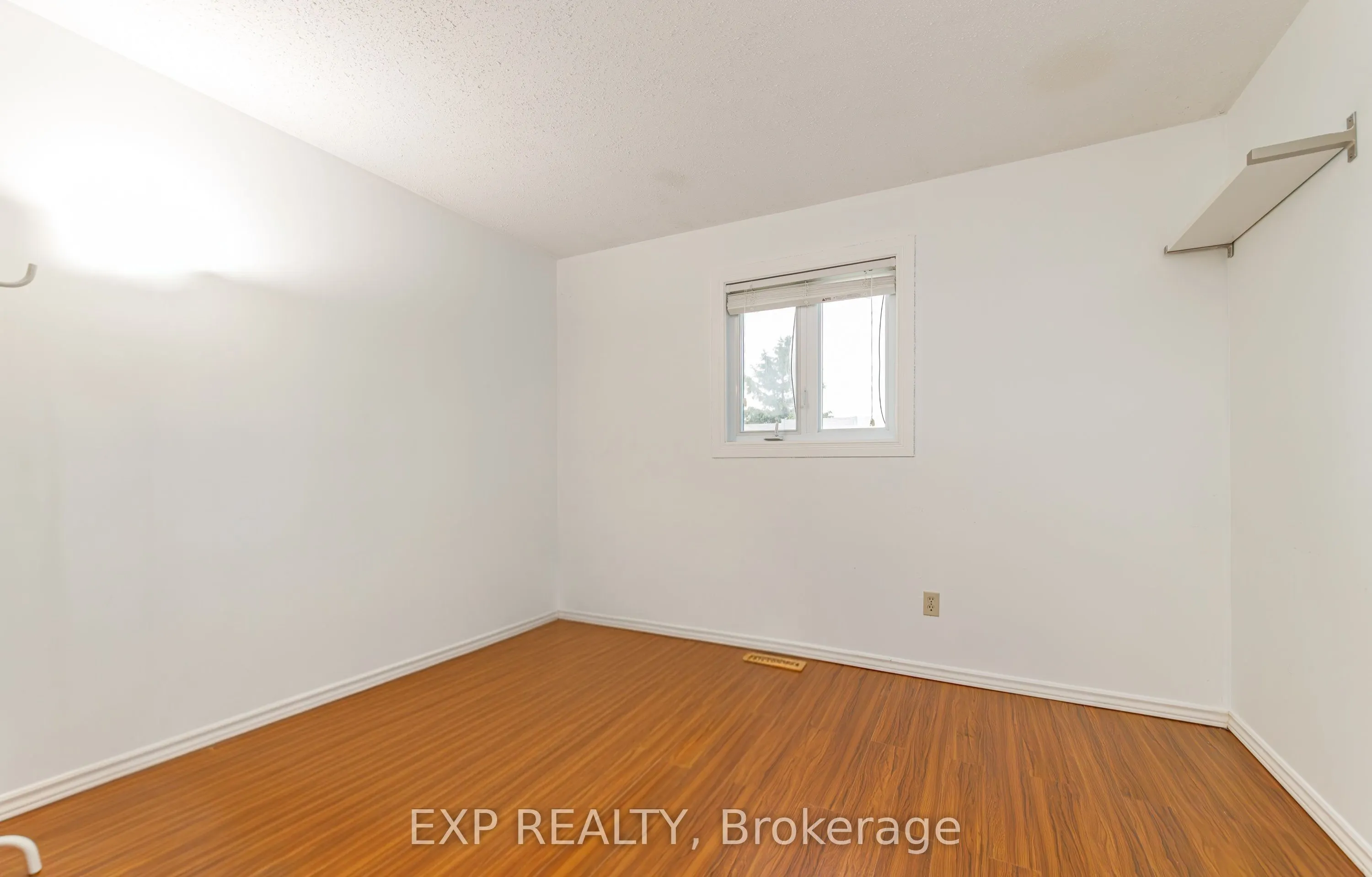 1237 Cedarcroft Crescent
