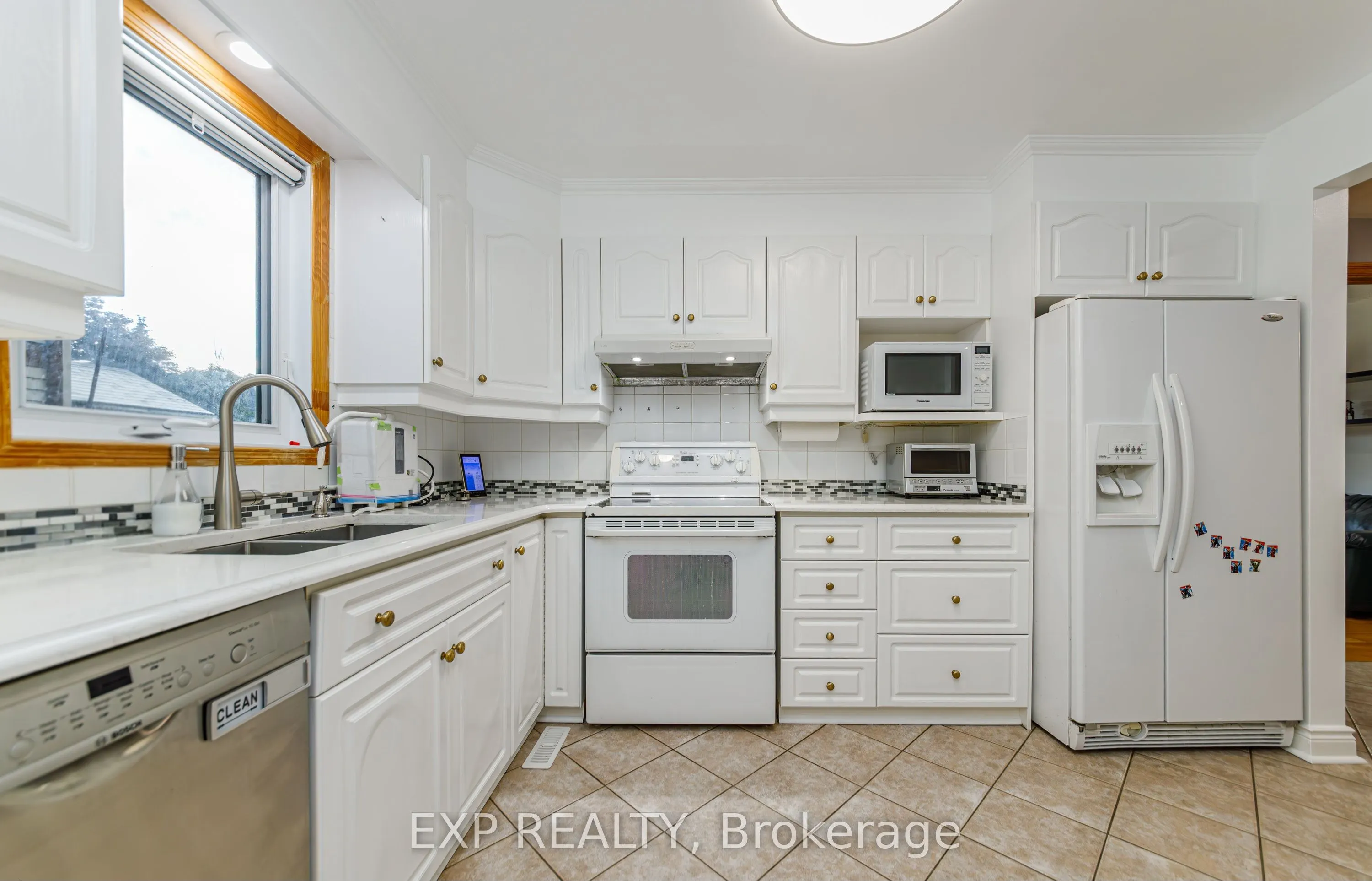 1237 Cedarcroft Crescent