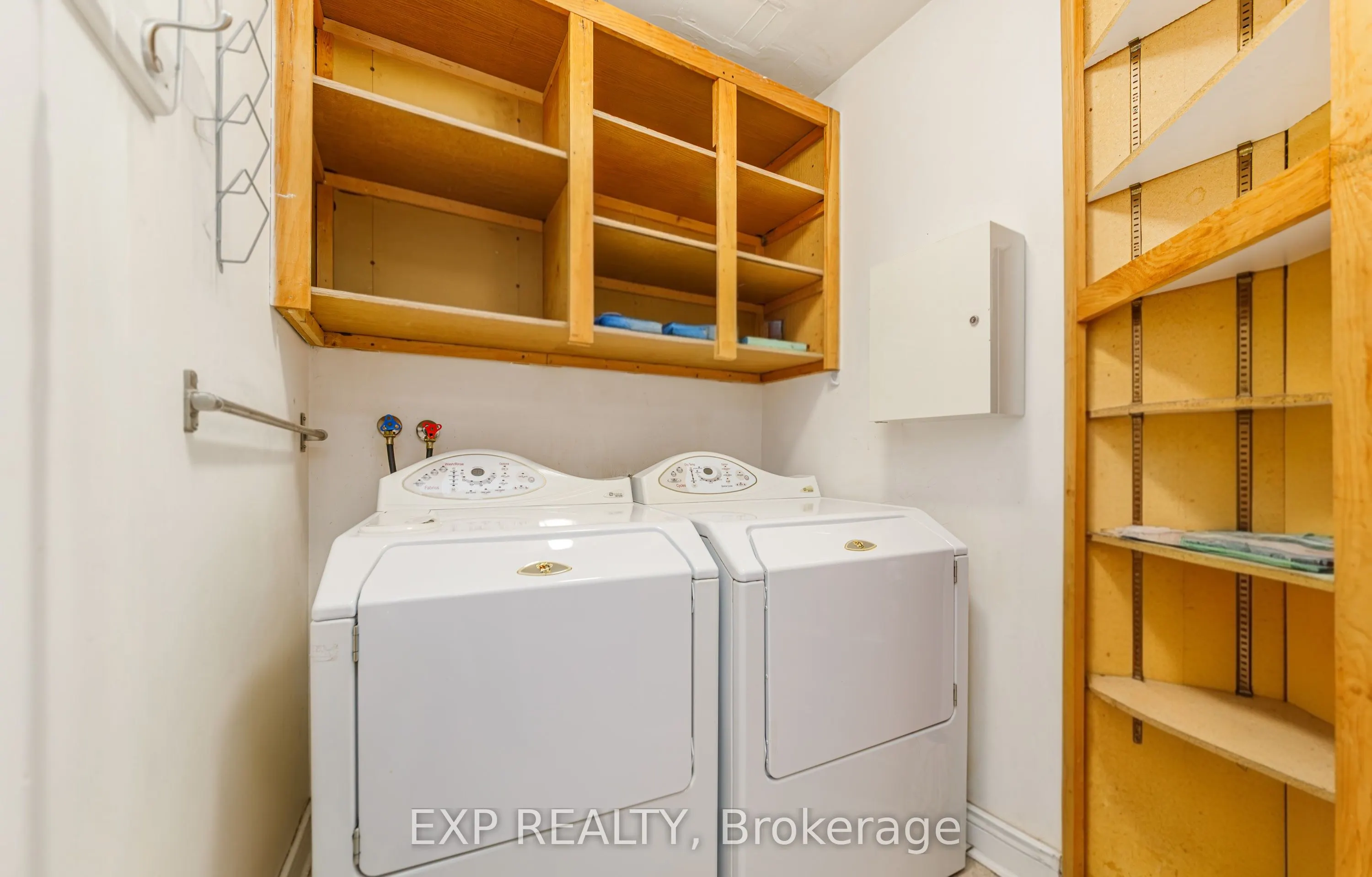 1237 Cedarcroft Crescent