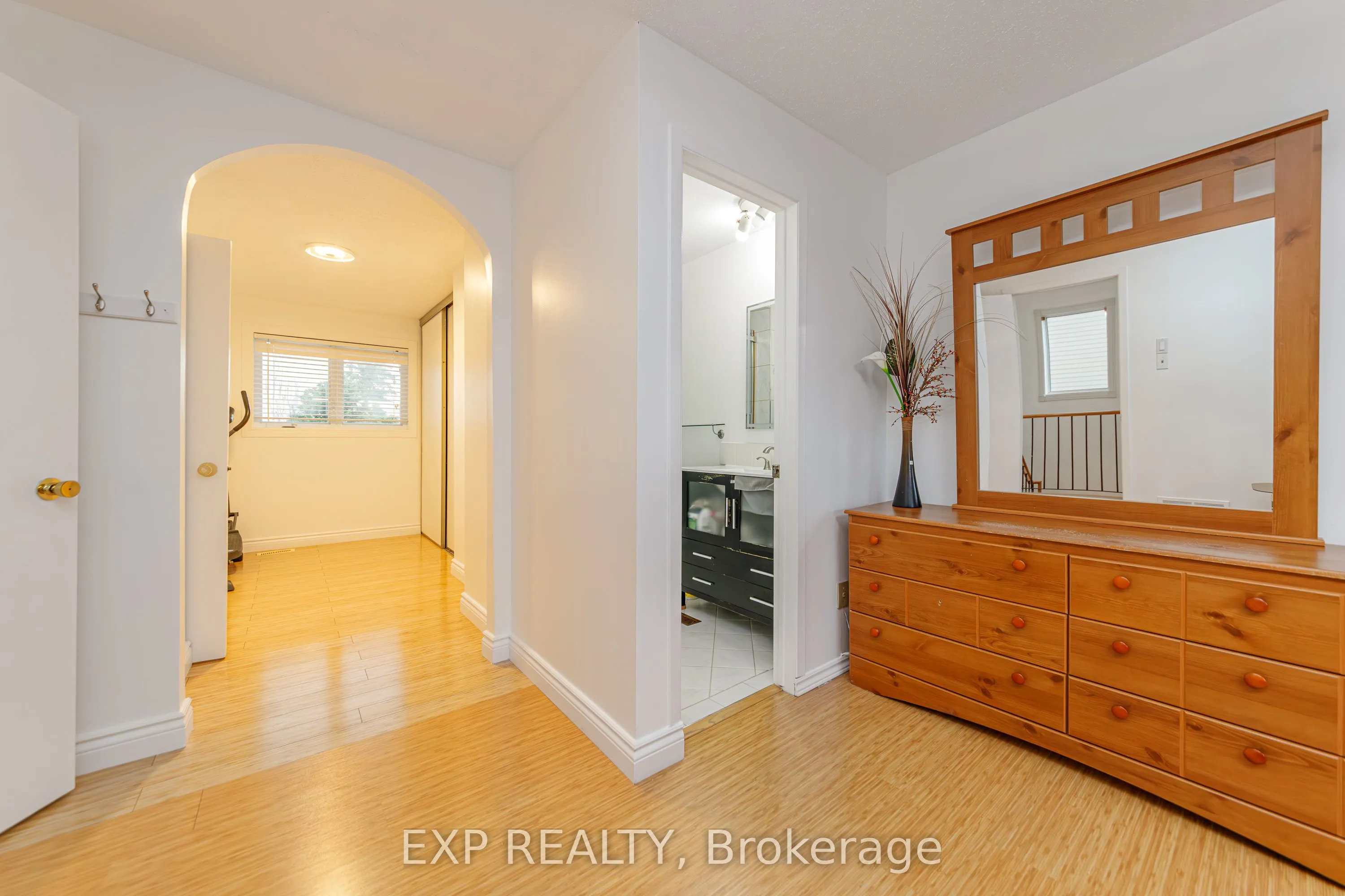 1237 Cedarcroft Crescent