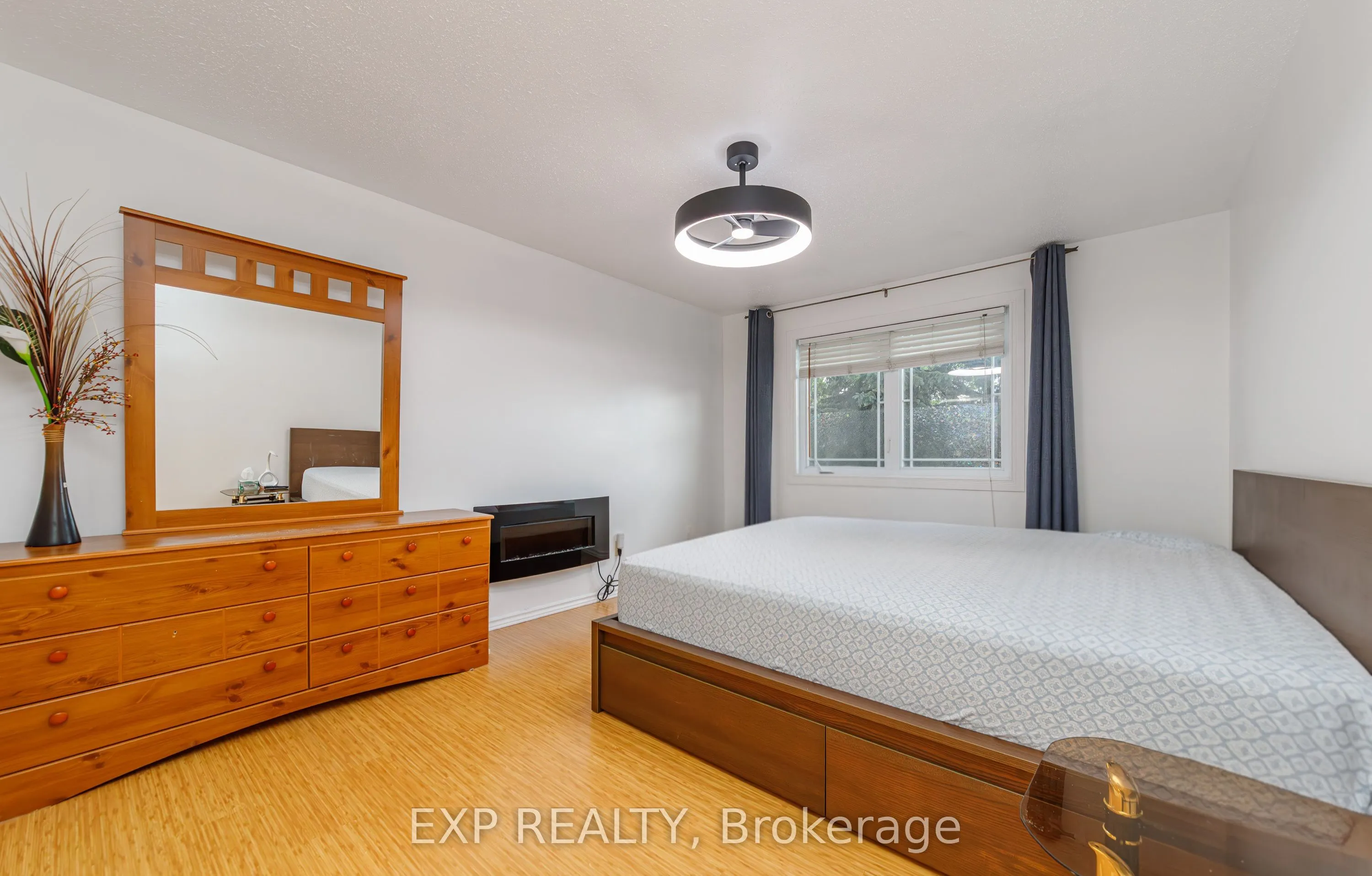 1237 Cedarcroft Crescent