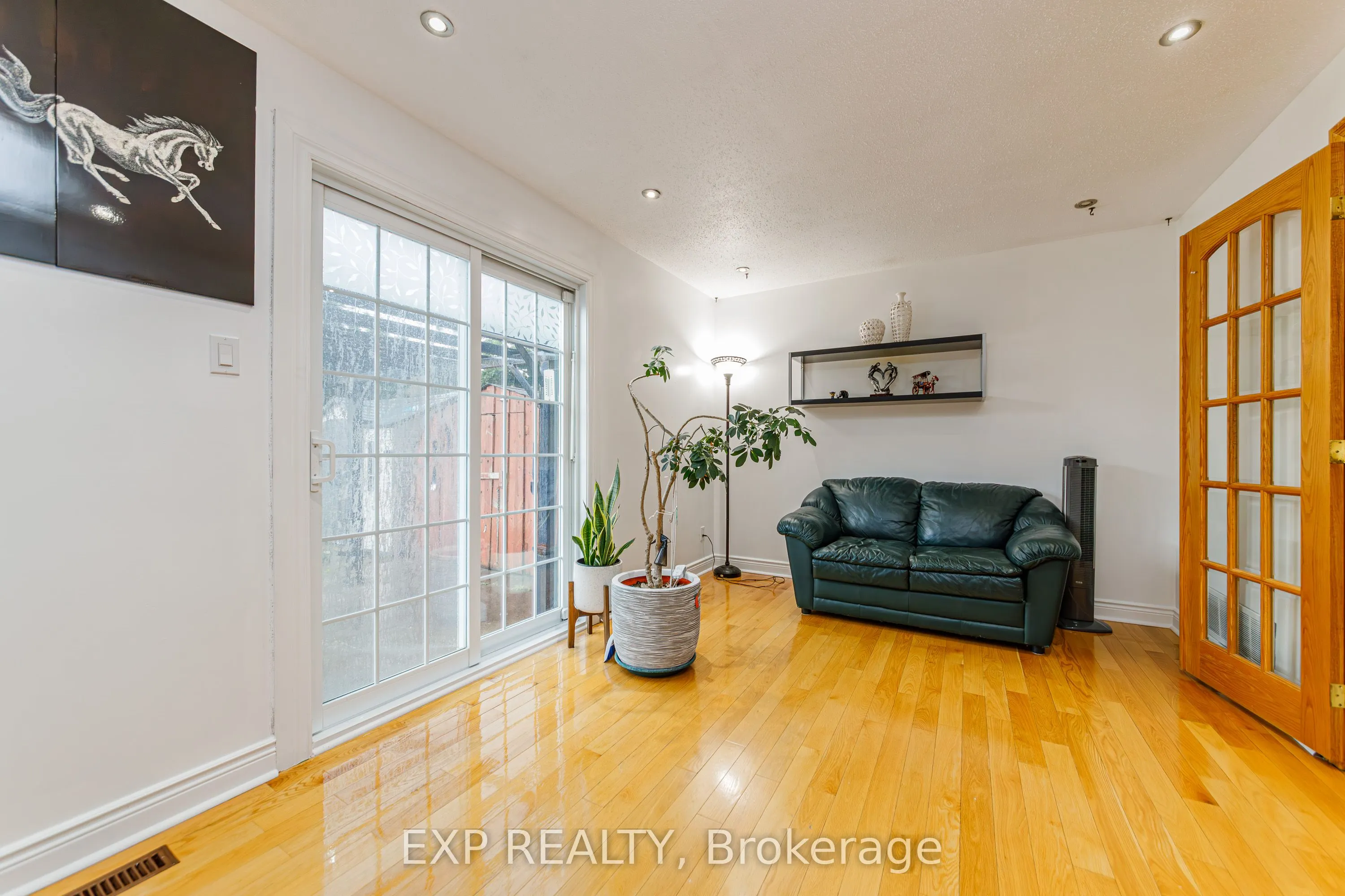 1237 Cedarcroft Crescent