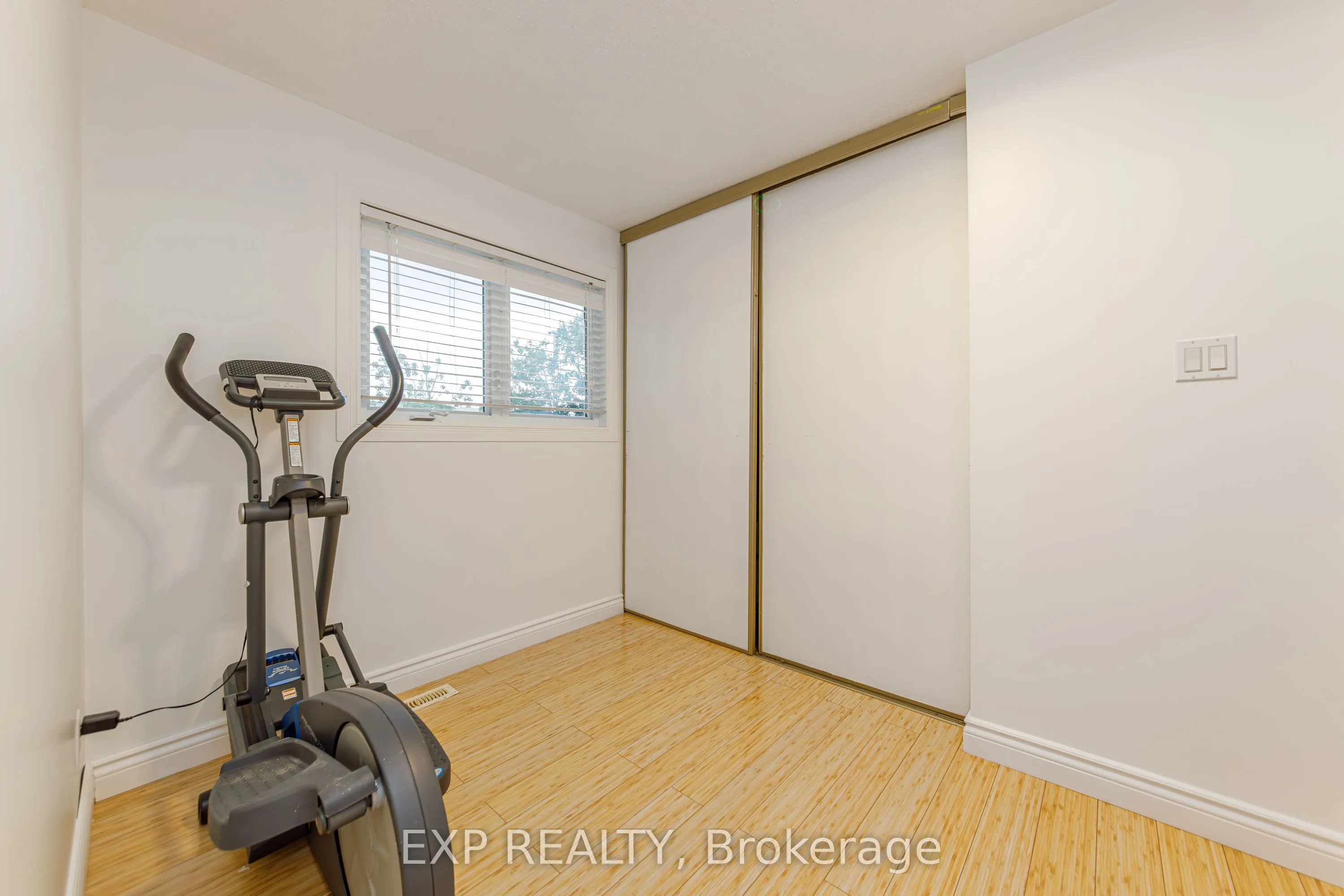 1237 Cedarcroft Crescent
