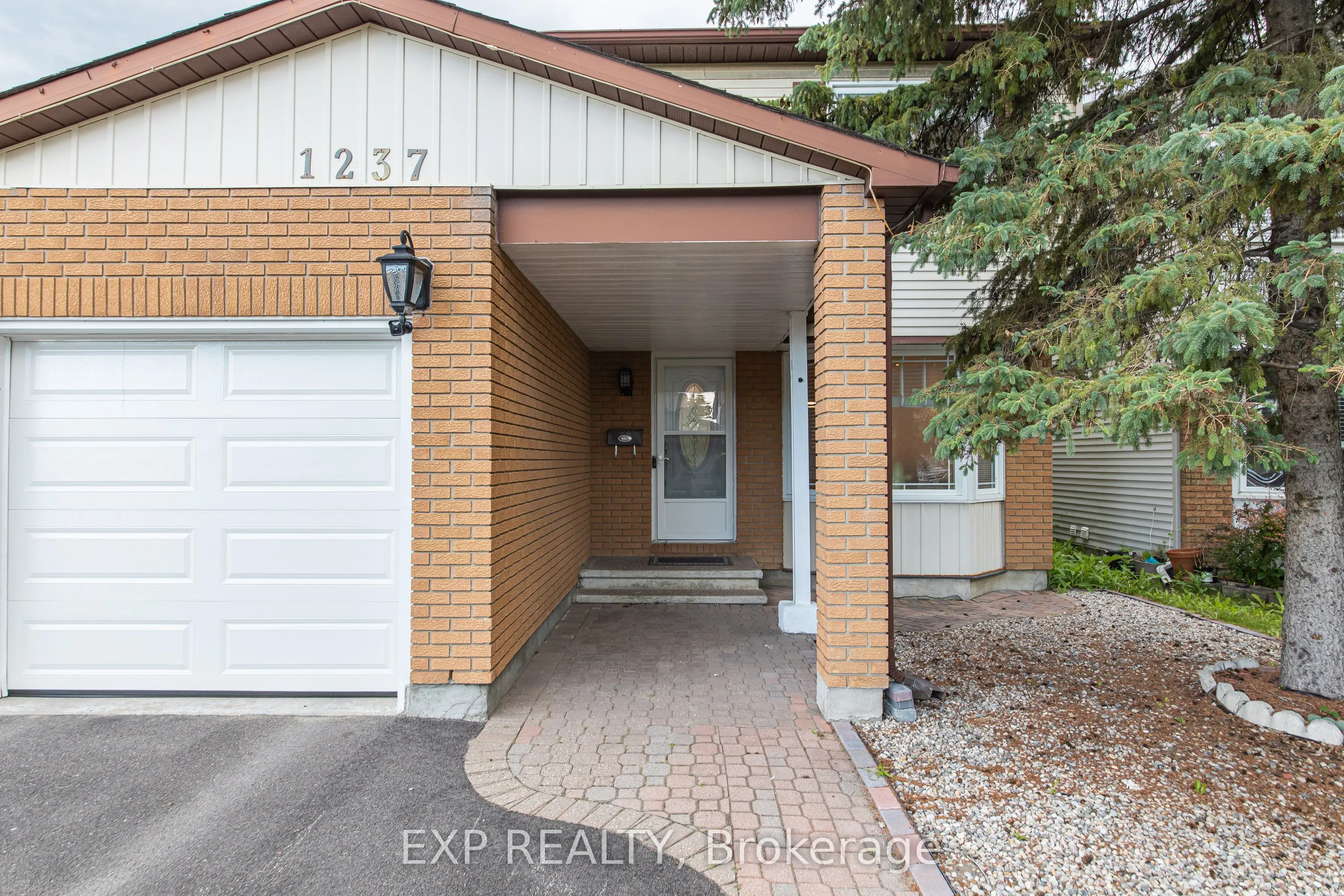 1237 Cedarcroft Crescent