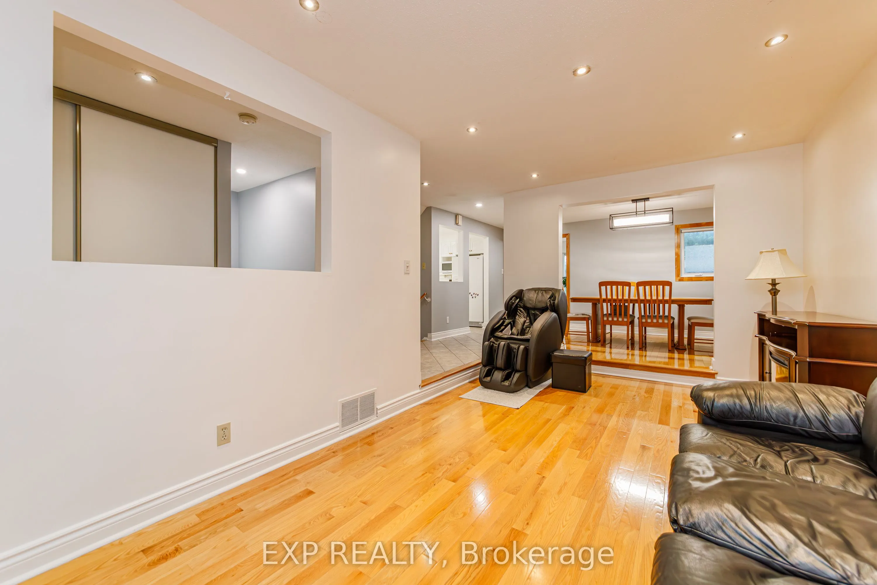 1237 Cedarcroft Crescent