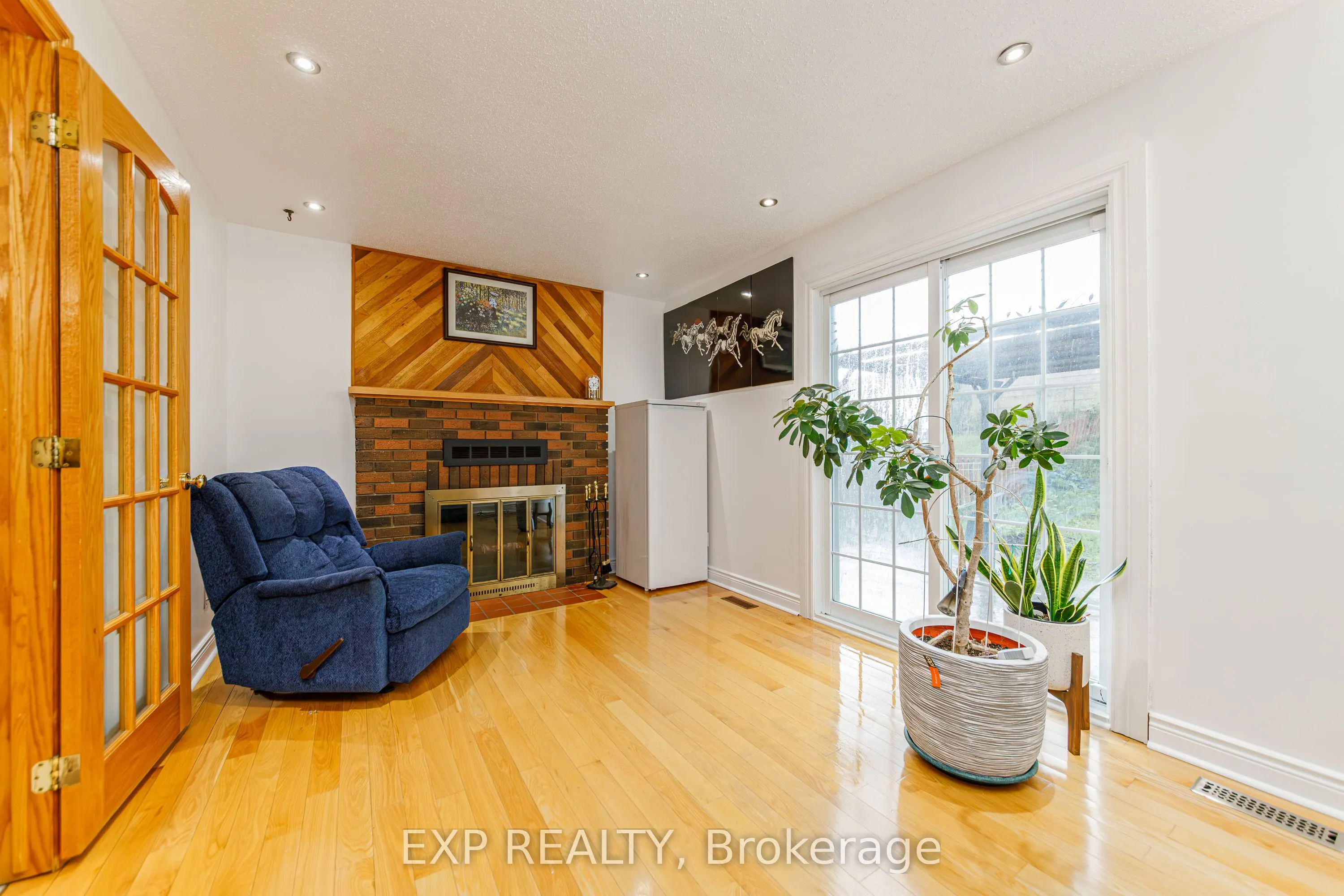 1237 Cedarcroft Crescent