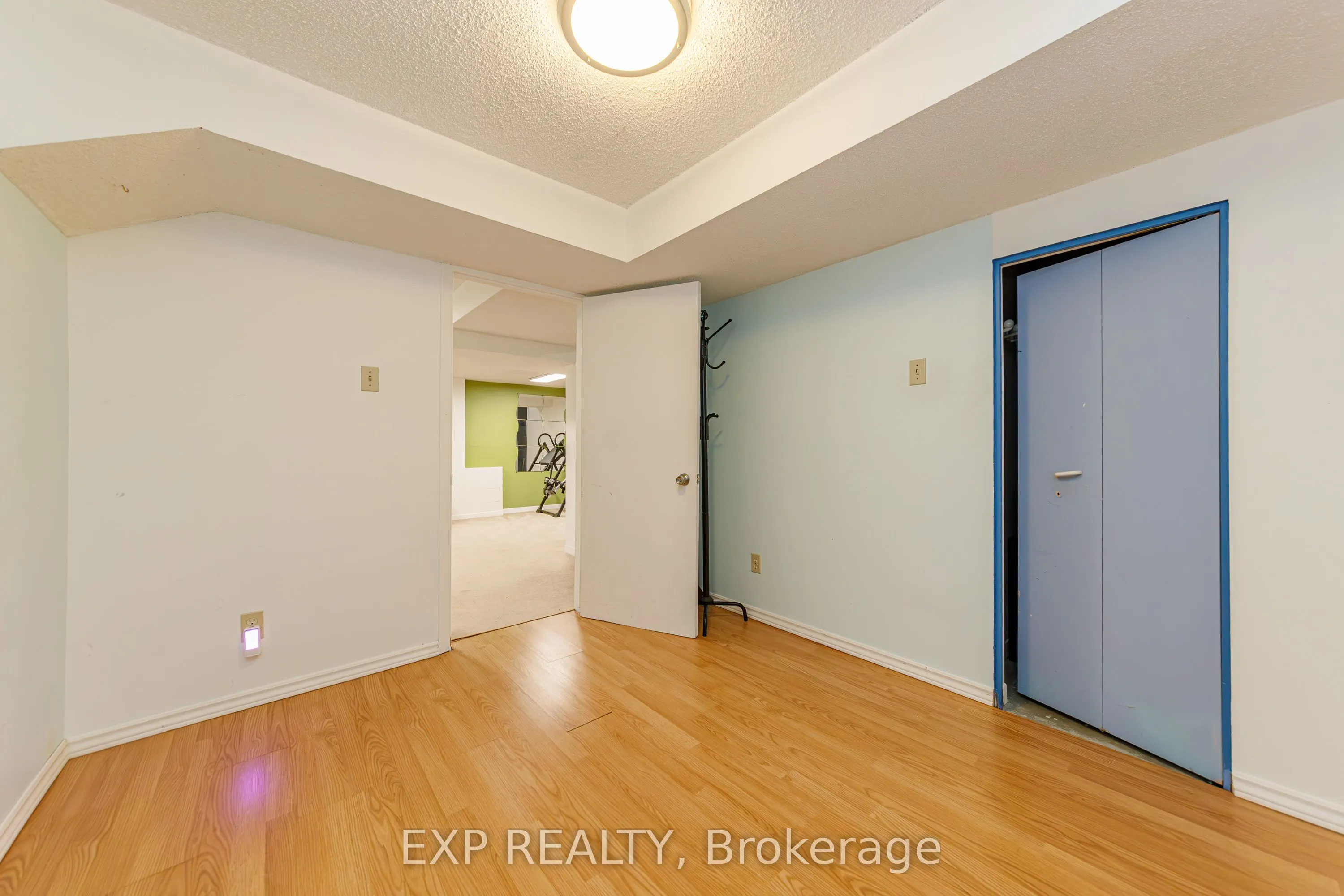 1237 Cedarcroft Crescent