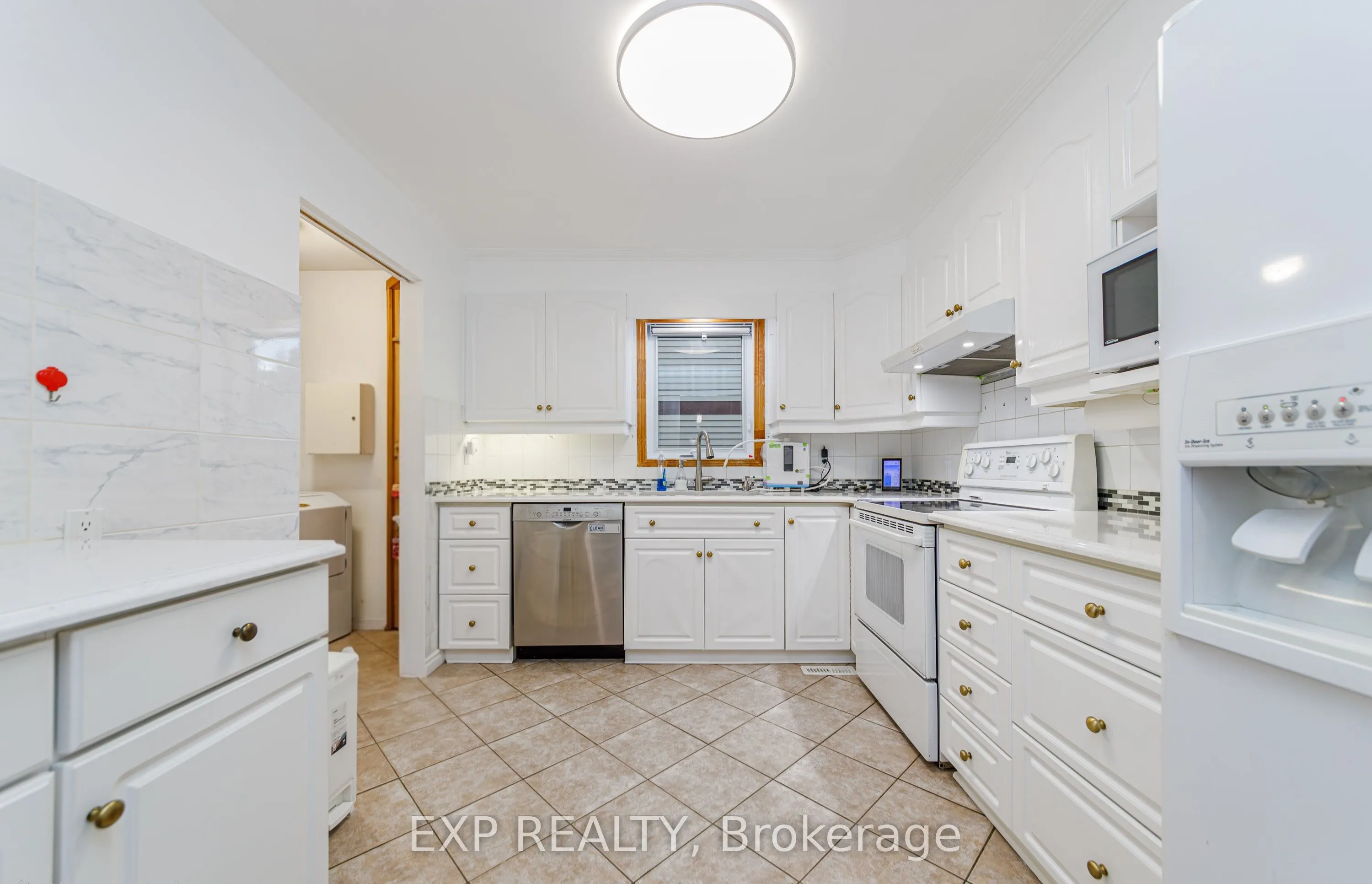 1237 Cedarcroft Crescent