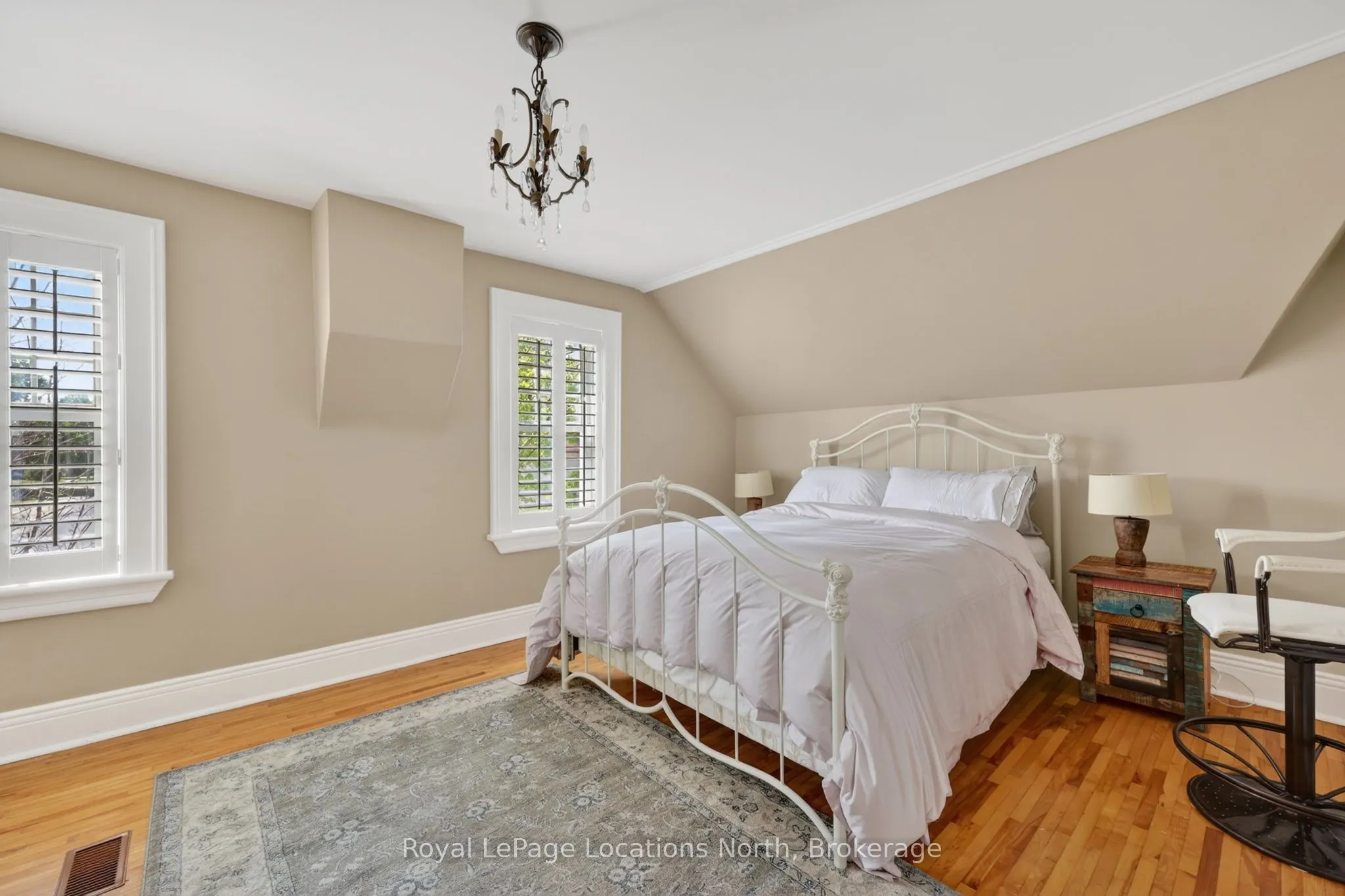 21 Bruce Street N