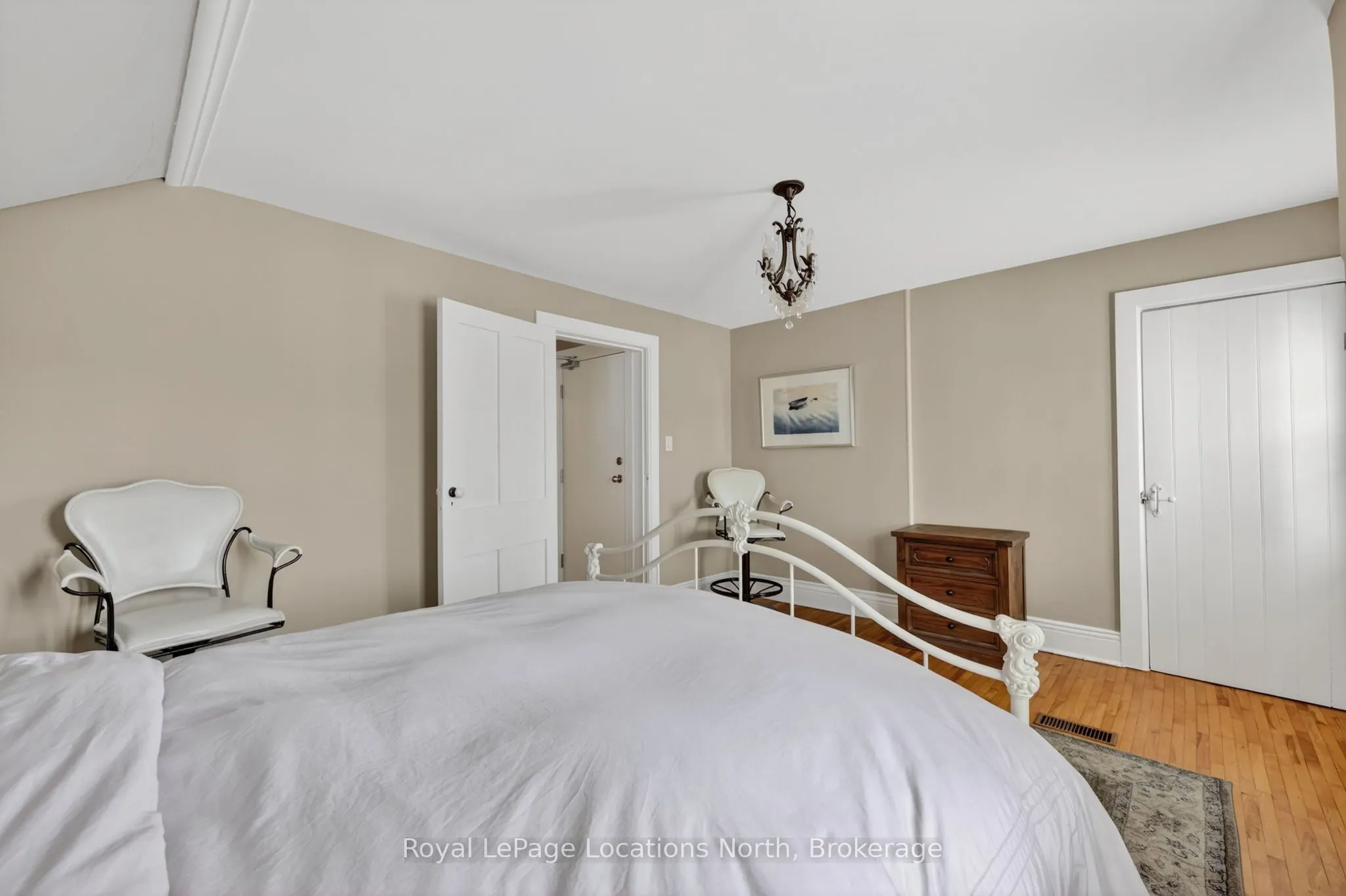 21 Bruce Street N