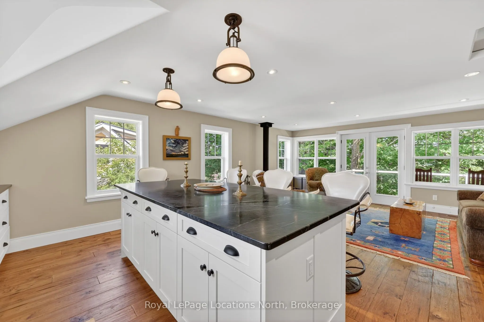 21 Bruce Street N
