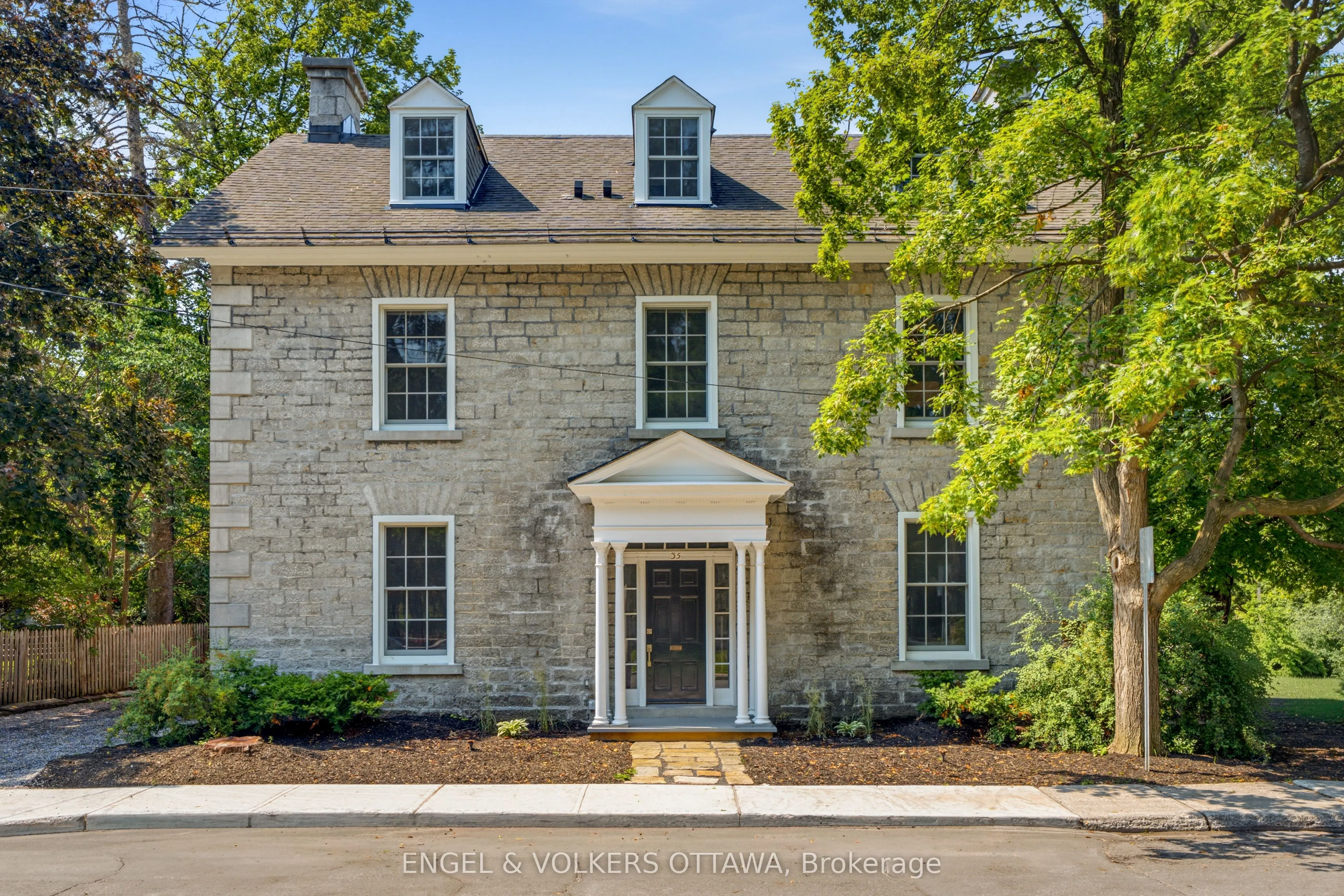 35 MacKay Street