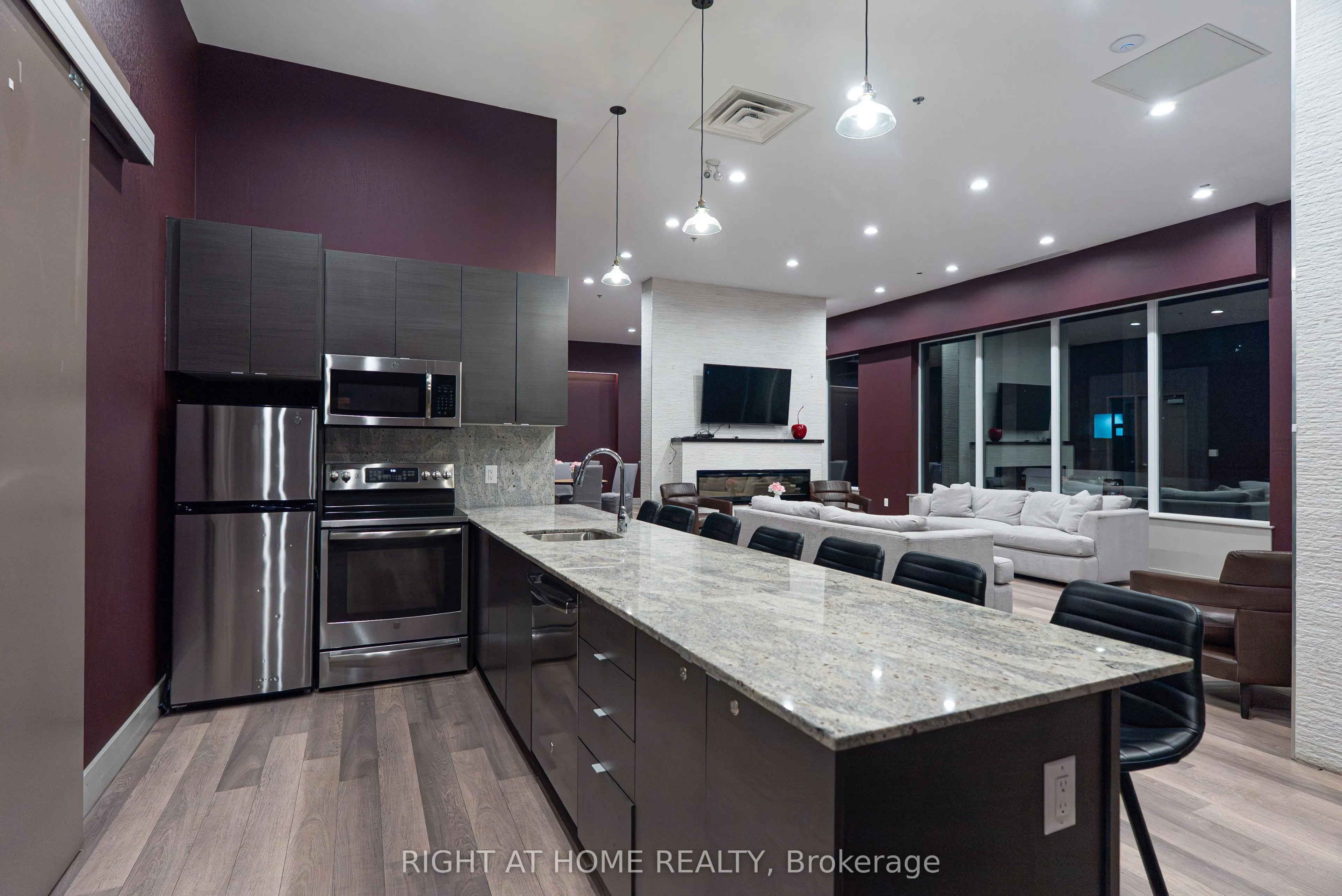 550 North Service Road #1003