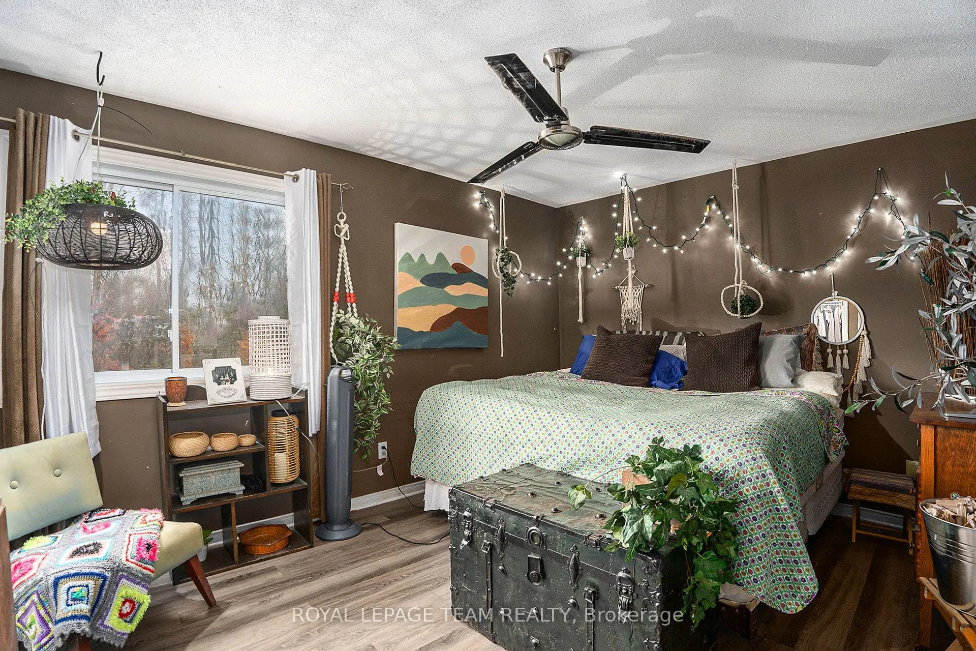 4 Black Walnut Road
