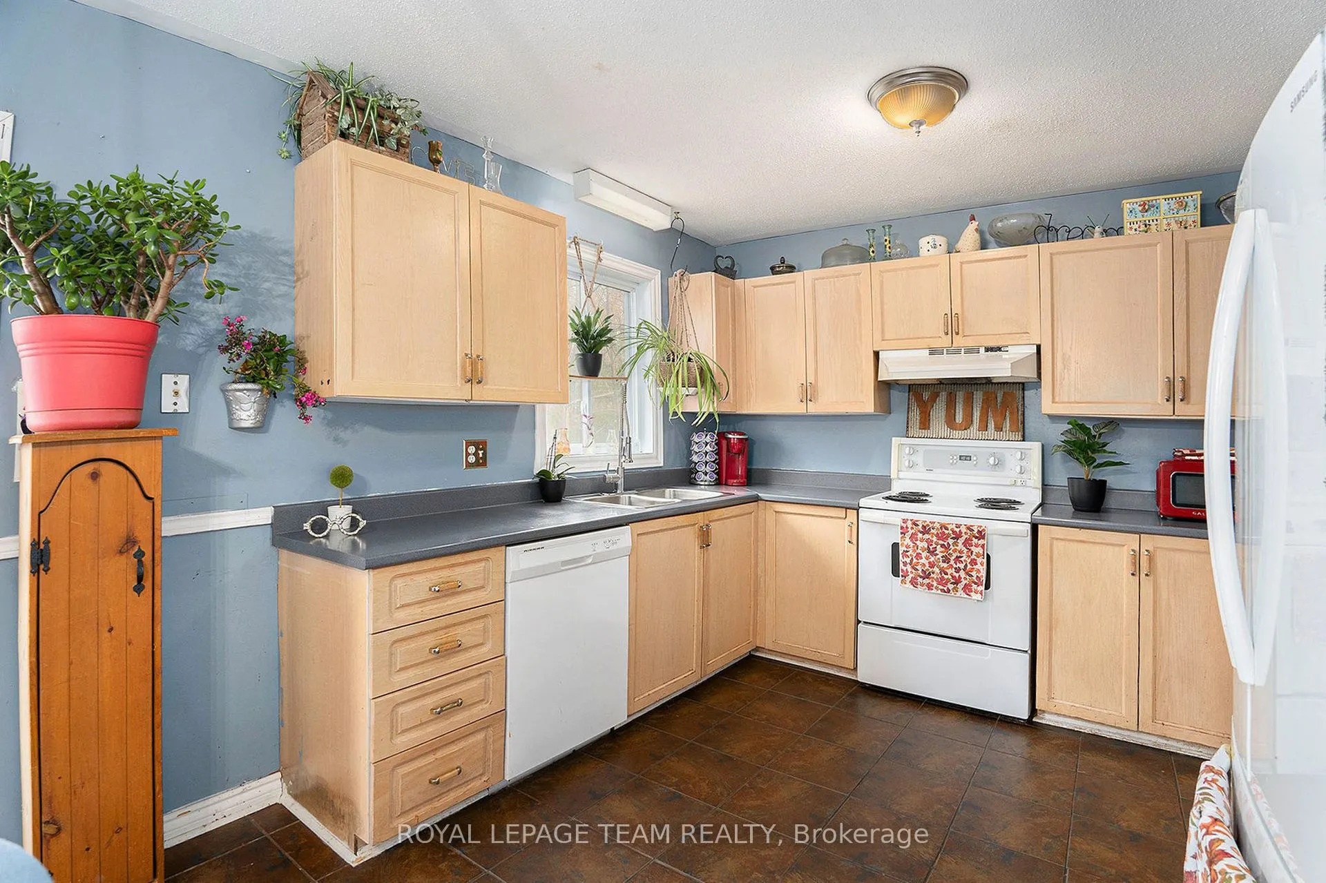 4 Black Walnut Road