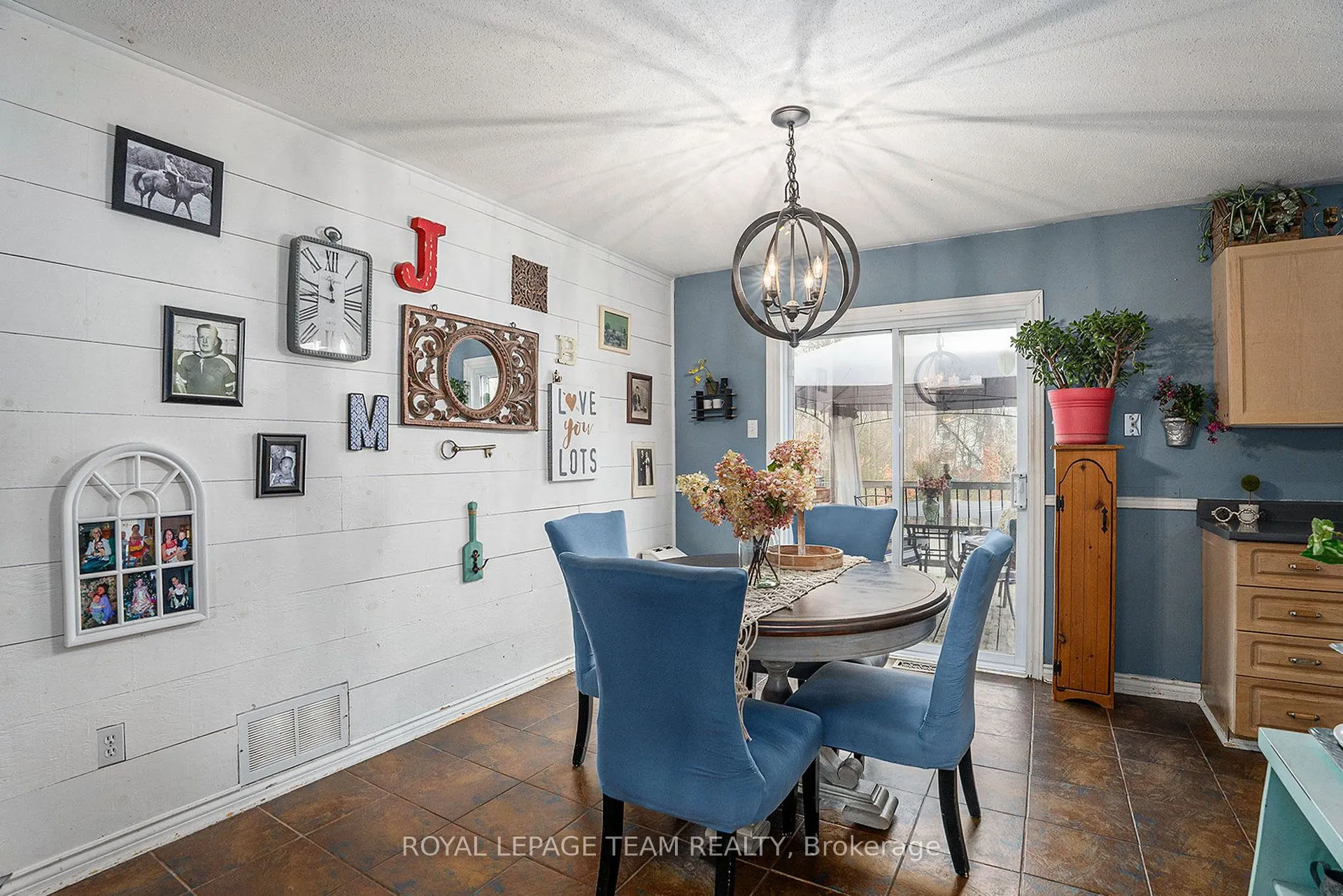 4 Black Walnut Road
