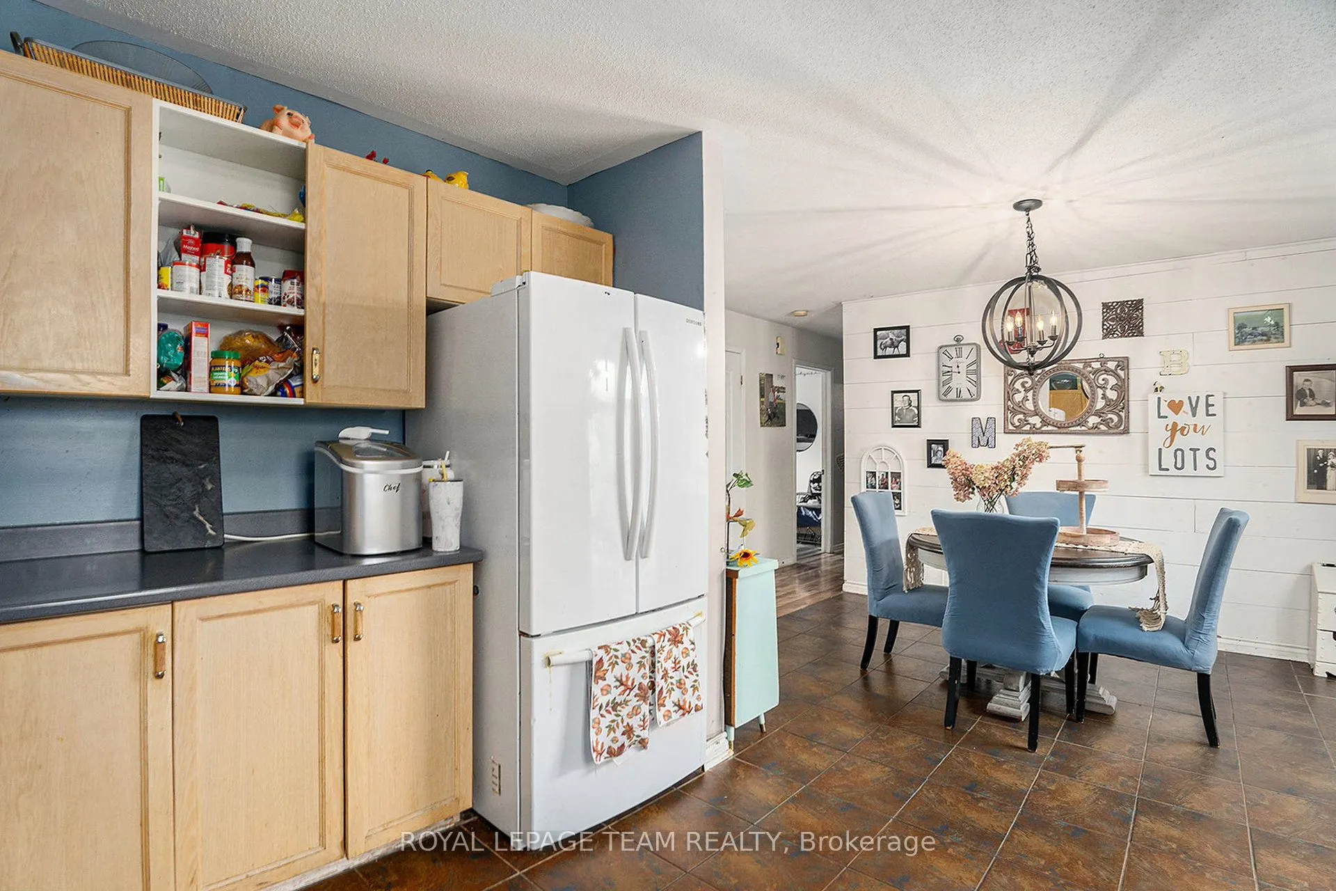 4 Black Walnut Road