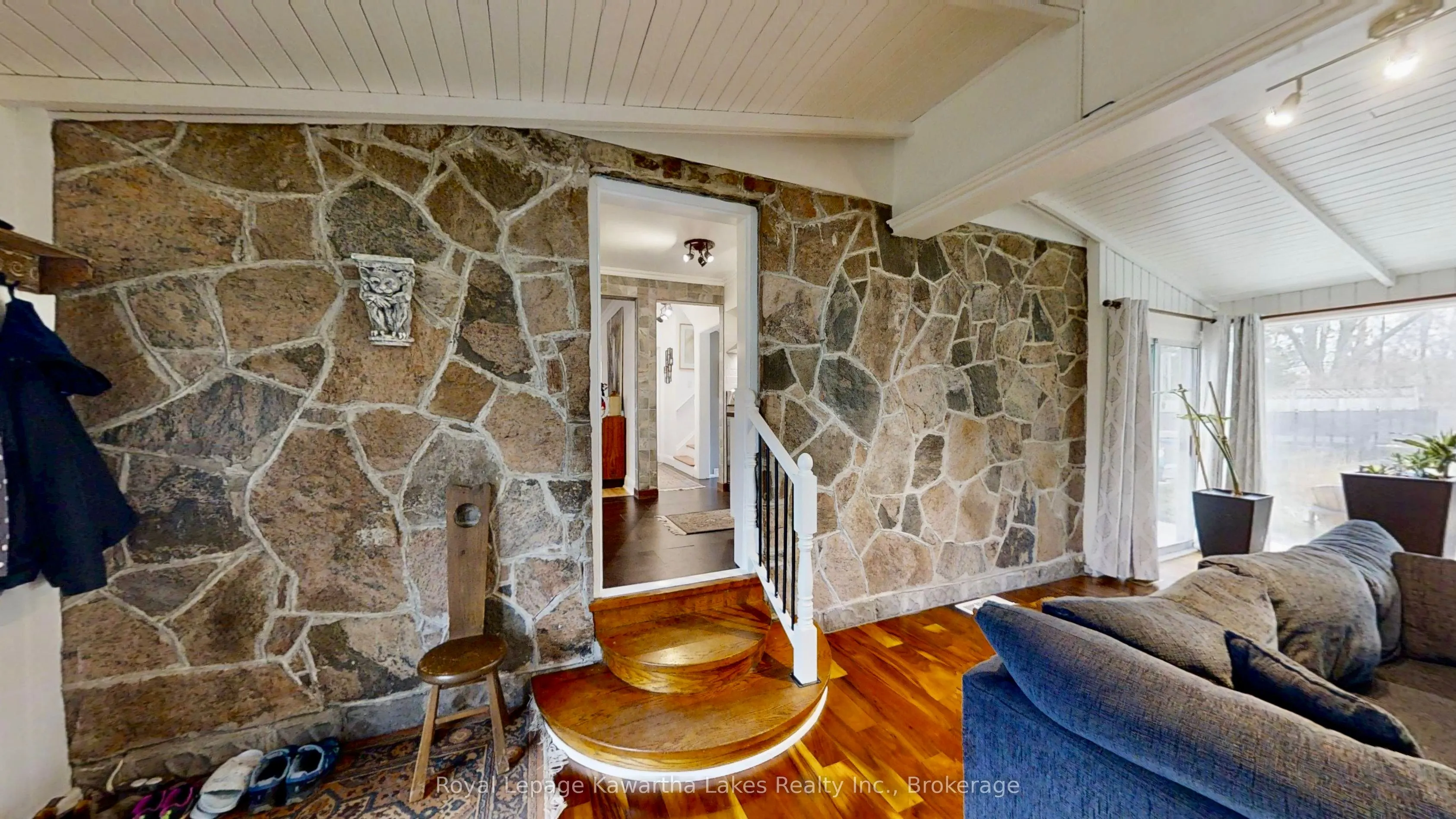 114 Colborne Street W