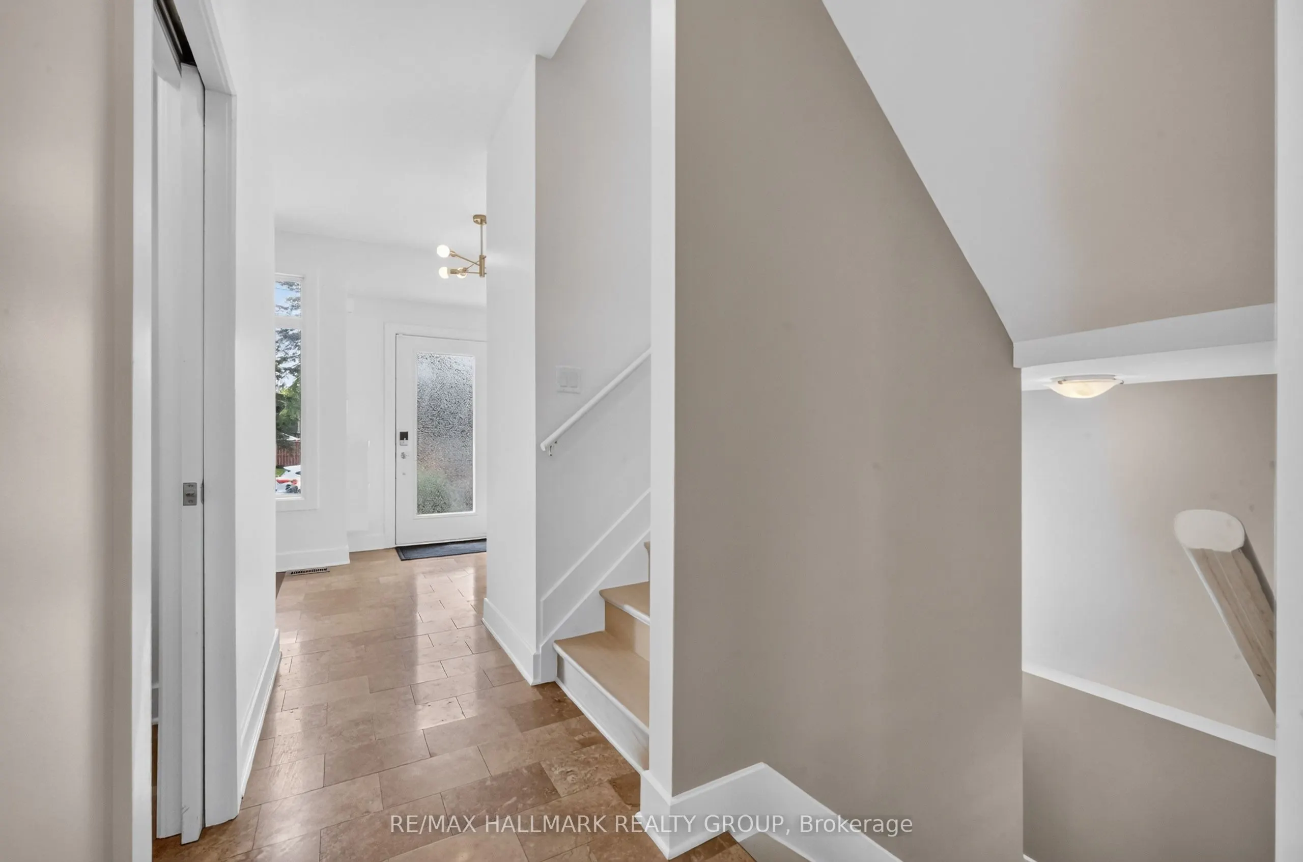 1559 Queensdale Avenue