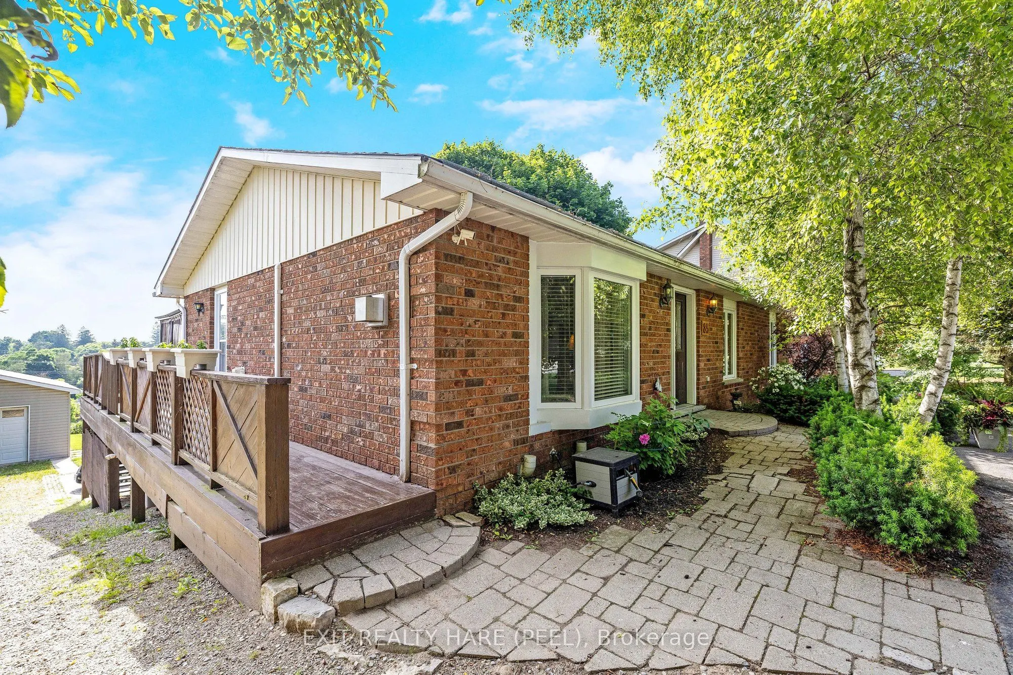 85 Leeson Street S